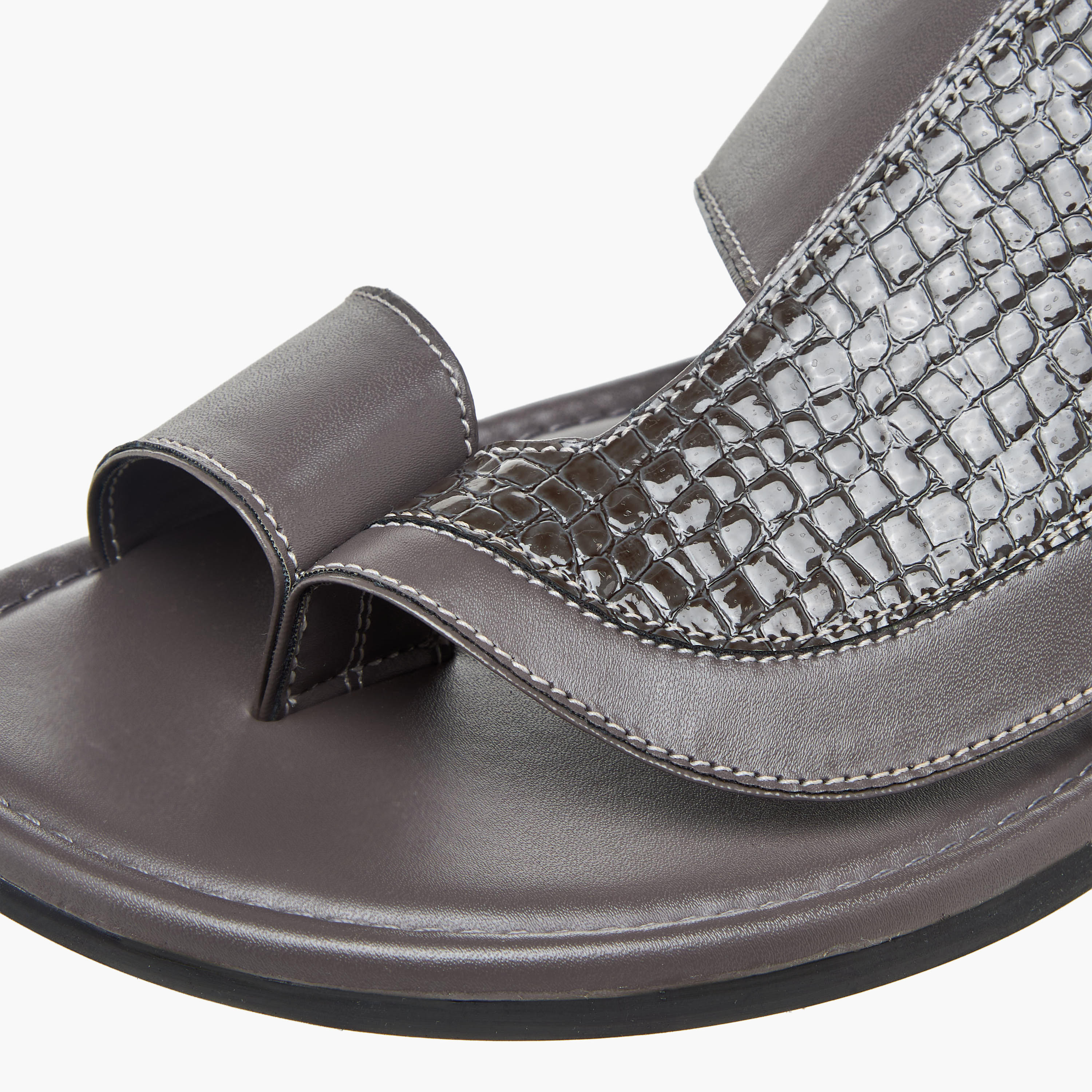 صندل عربي بتفاصيل حلقة إصبع للرجال من الواحة-men-shoes-sandals-image-4