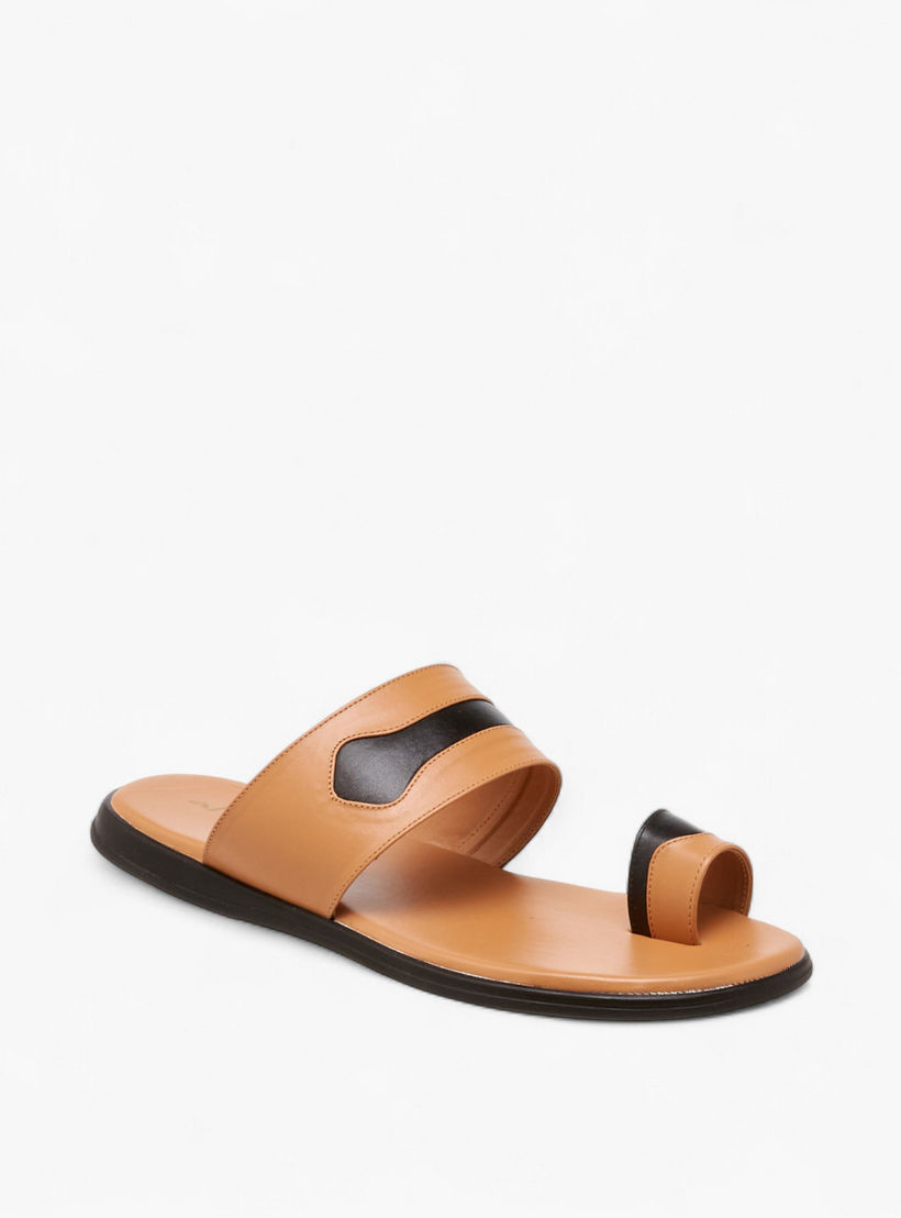 صندل عربي بتفاصيل حلقة إصبع وبقوالب ملونة للرجال من الواحة-men-shoes-sandals-image-2