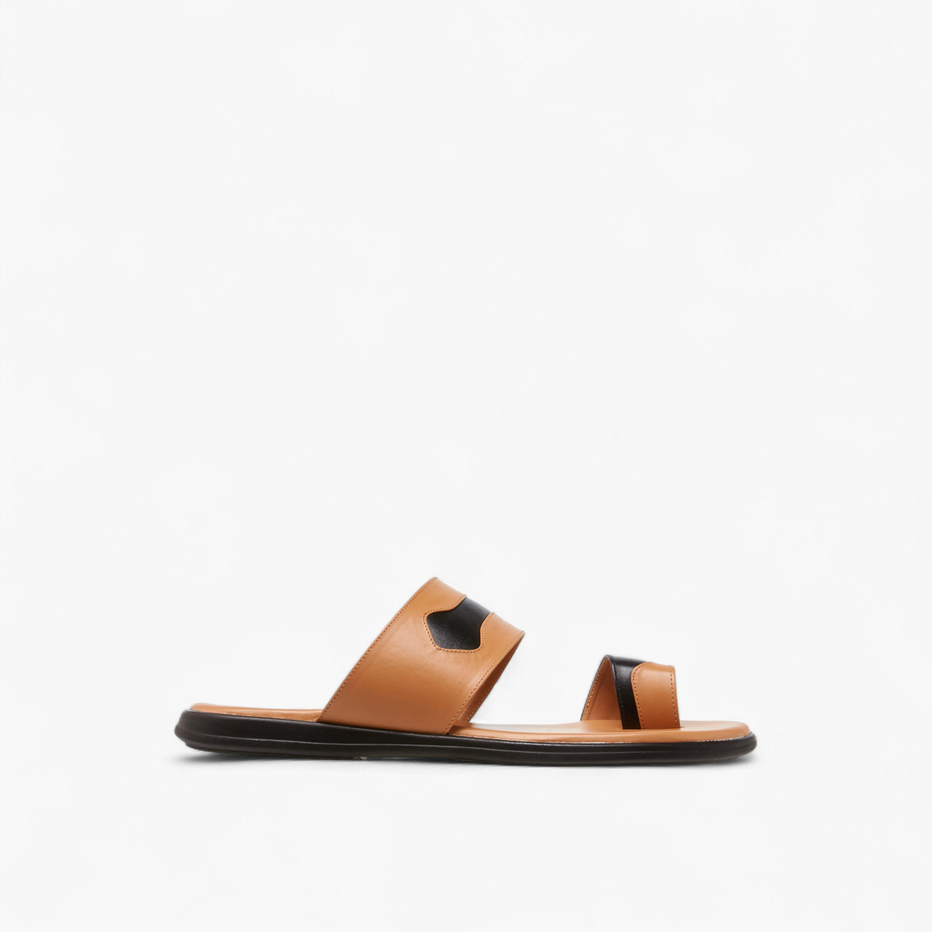 صندل عربي بتفاصيل حلقة إصبع وبقوالب ملونة للرجال من الواحة-men-shoes-sandals-image-3