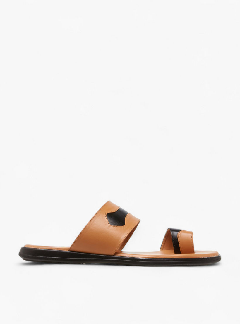 صندل عربي بتفاصيل حلقة إصبع وبقوالب ملونة للرجال من الواحة-men-shoes-sandals-image-3