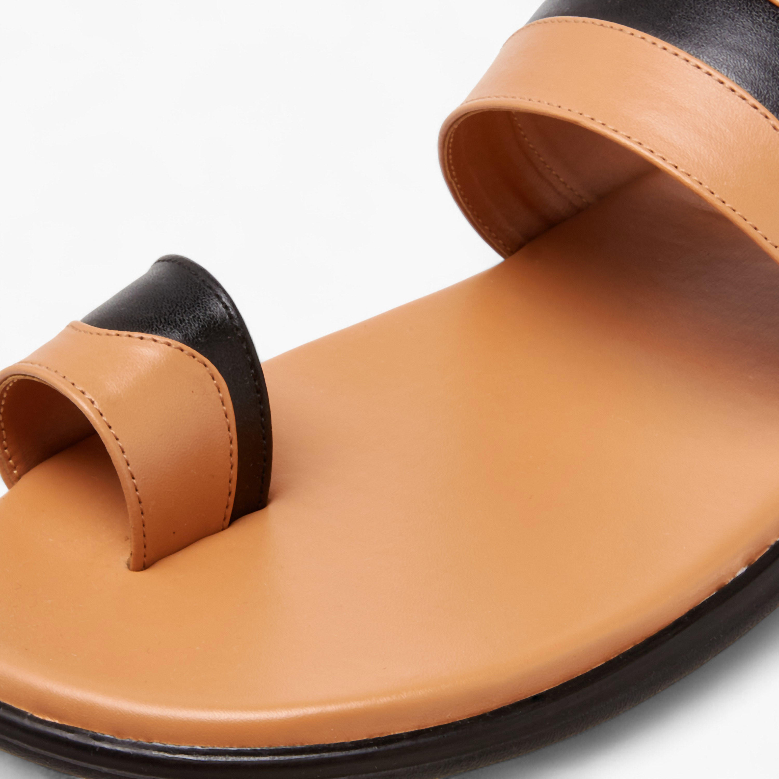 صندل عربي بتفاصيل حلقة إصبع وبقوالب ملونة للرجال من الواحة-men-shoes-sandals-image-4