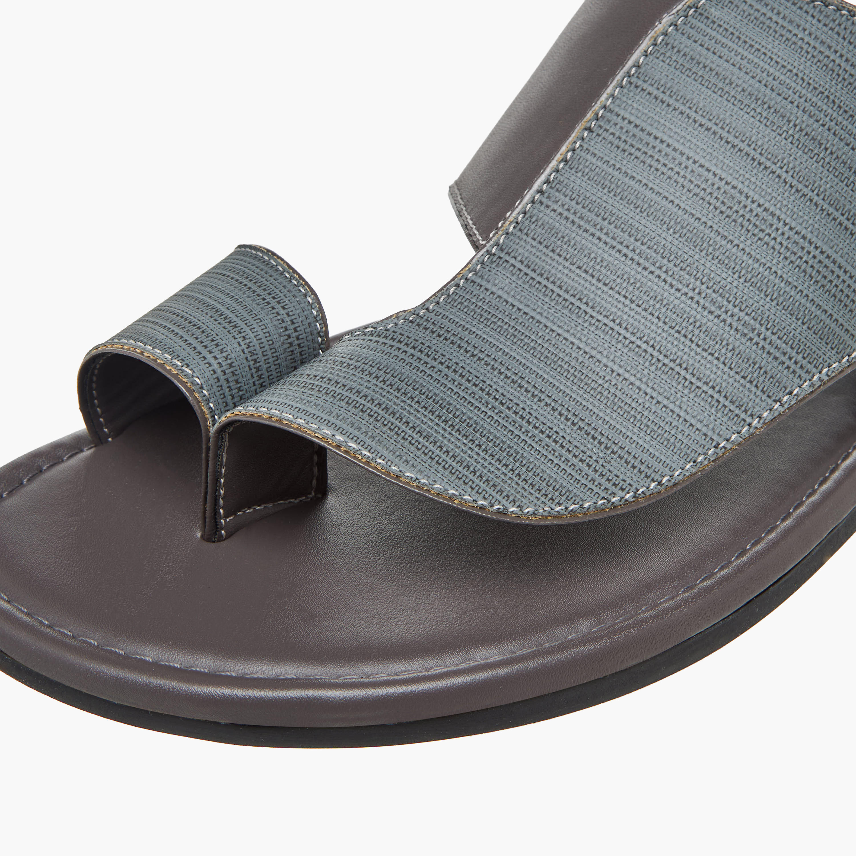 صندل عربي بتفاصيل حلقة إصبع للرجال من الواحة-men-shoes-sandals-image-4