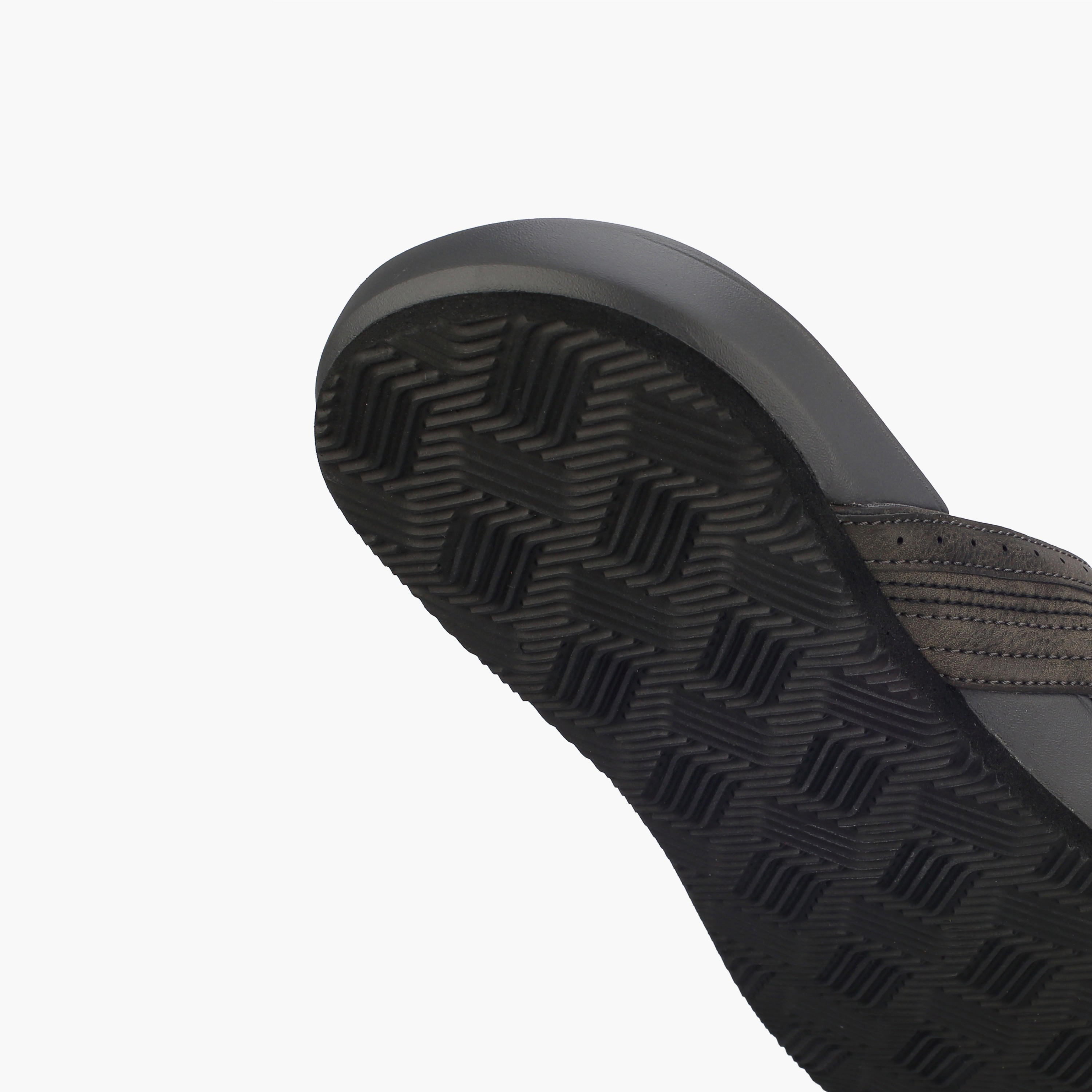 شبشب سهل الارتداء بإصبع للرجال من لي كوبر-men-shoes-flipflopsandslides-image-4