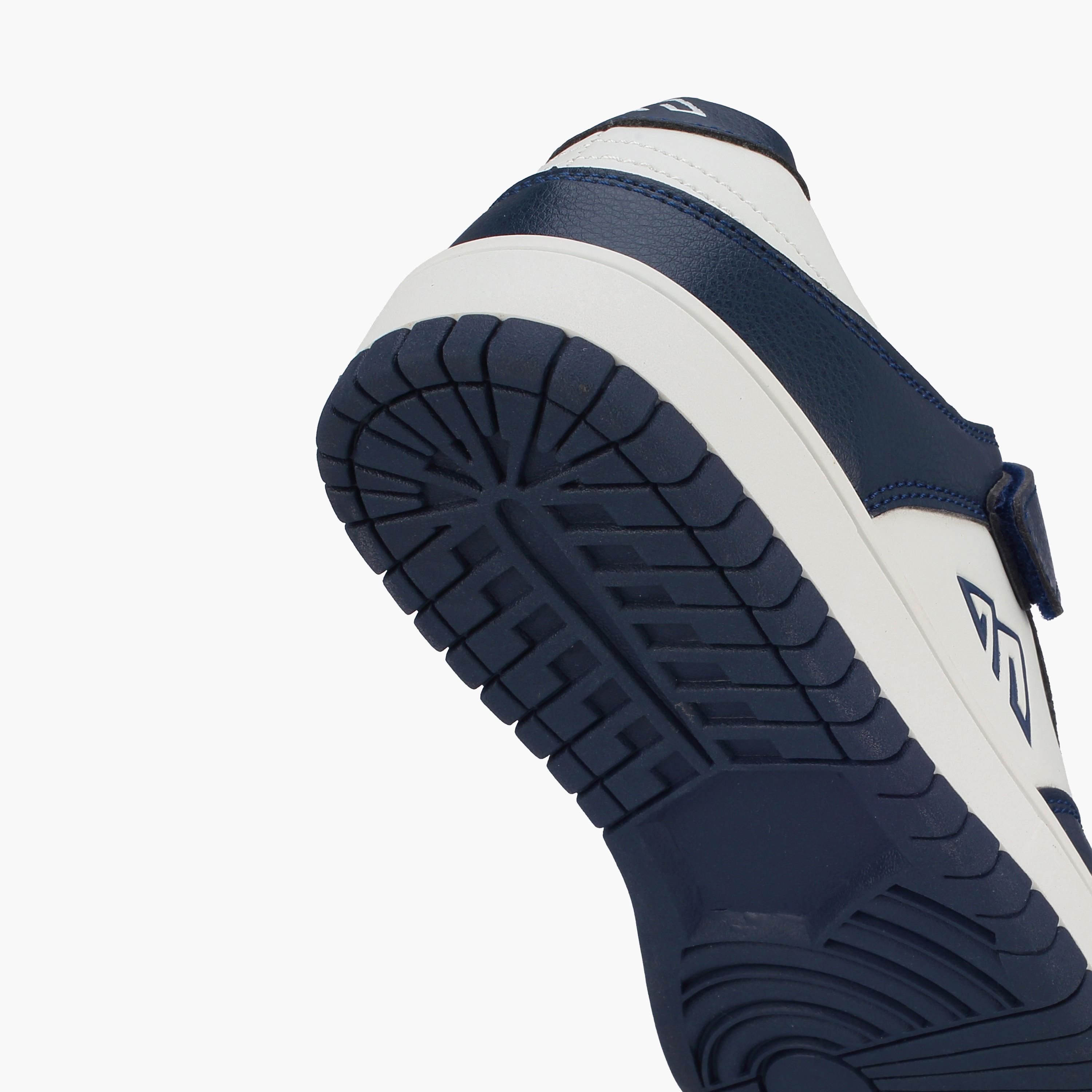 حذاء سنيكرز للأولاد بشريط لاصق من أوكلان بواسطة شو إكسبريس-boys-shoes-sneakers-image-5