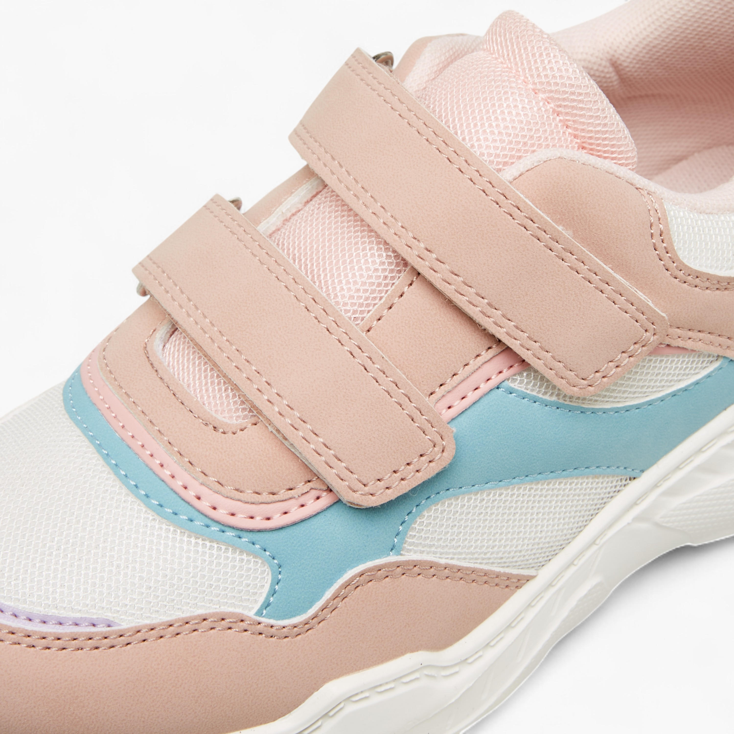 حذاء سنيكرز بقوالب ملونة وشريط إغلاق من ليتل ميسي-girls-shoes-sneakers-image-4