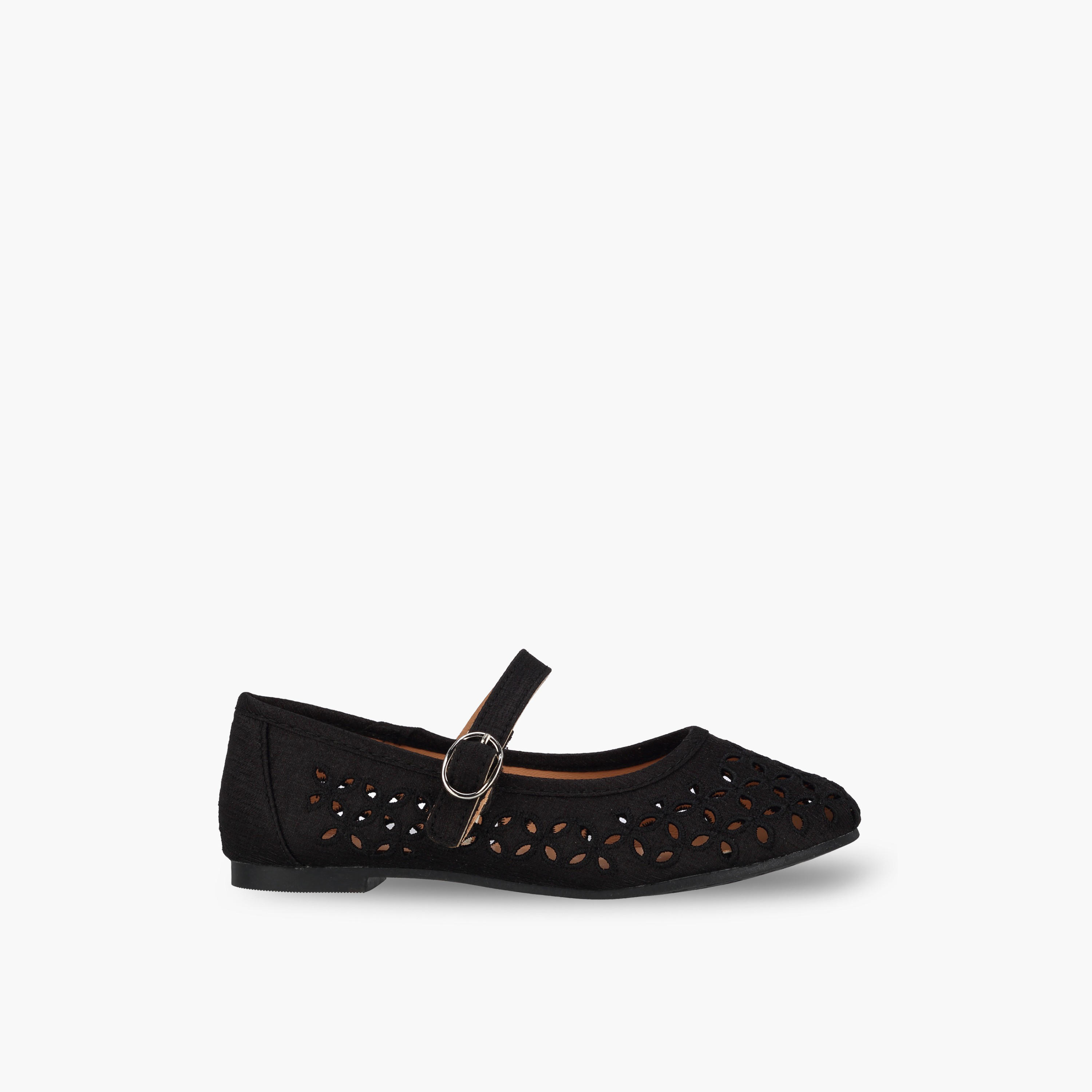 حذاء ماري بفتحات ليزر للبنات من ليتل ميسي-girls-shoes-maryjanes-image-3