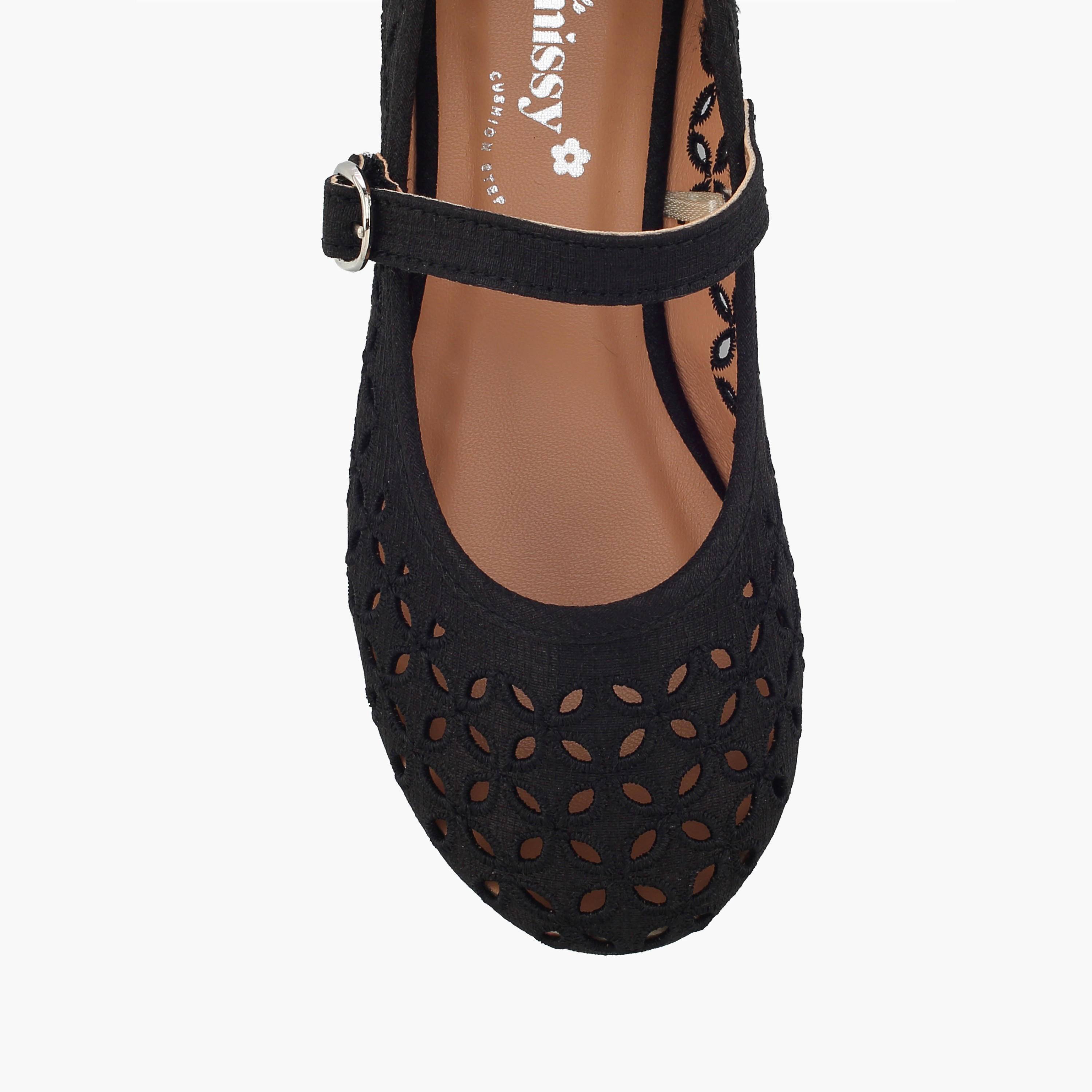 حذاء ماري بفتحات ليزر للبنات من ليتل ميسي-girls-shoes-maryjanes-image-4