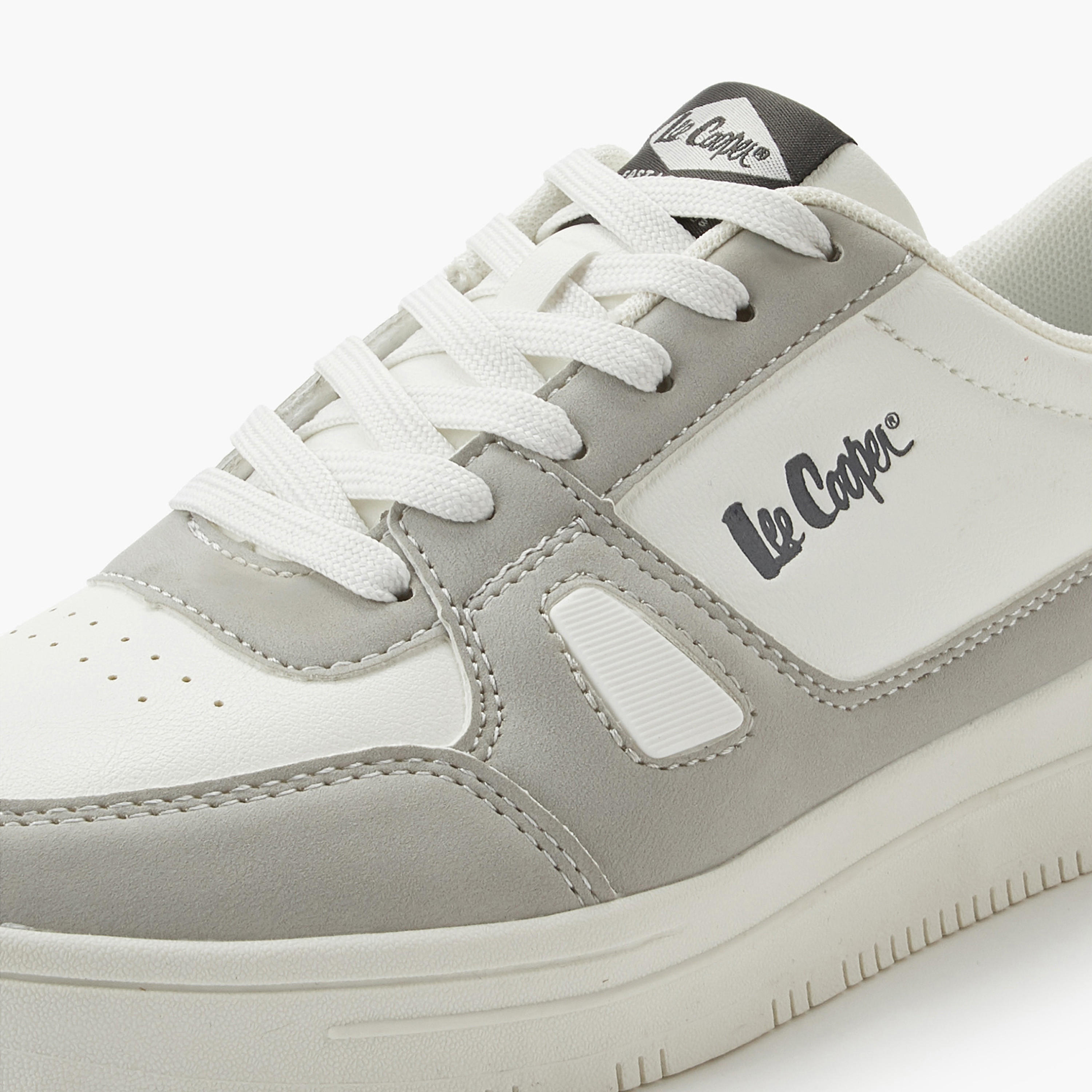 حذاء سنيكرز بطول الكاحل ورباط إغلاق للنساء من لي كوبر-women-shoes-sneakers-image-4