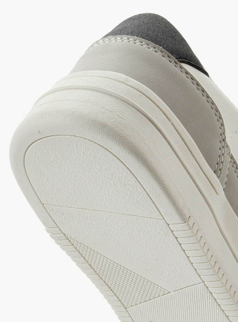 حذاء سنيكرز بطول الكاحل ورباط إغلاق للنساء من لي كوبر-women-shoes-sneakers-image-5