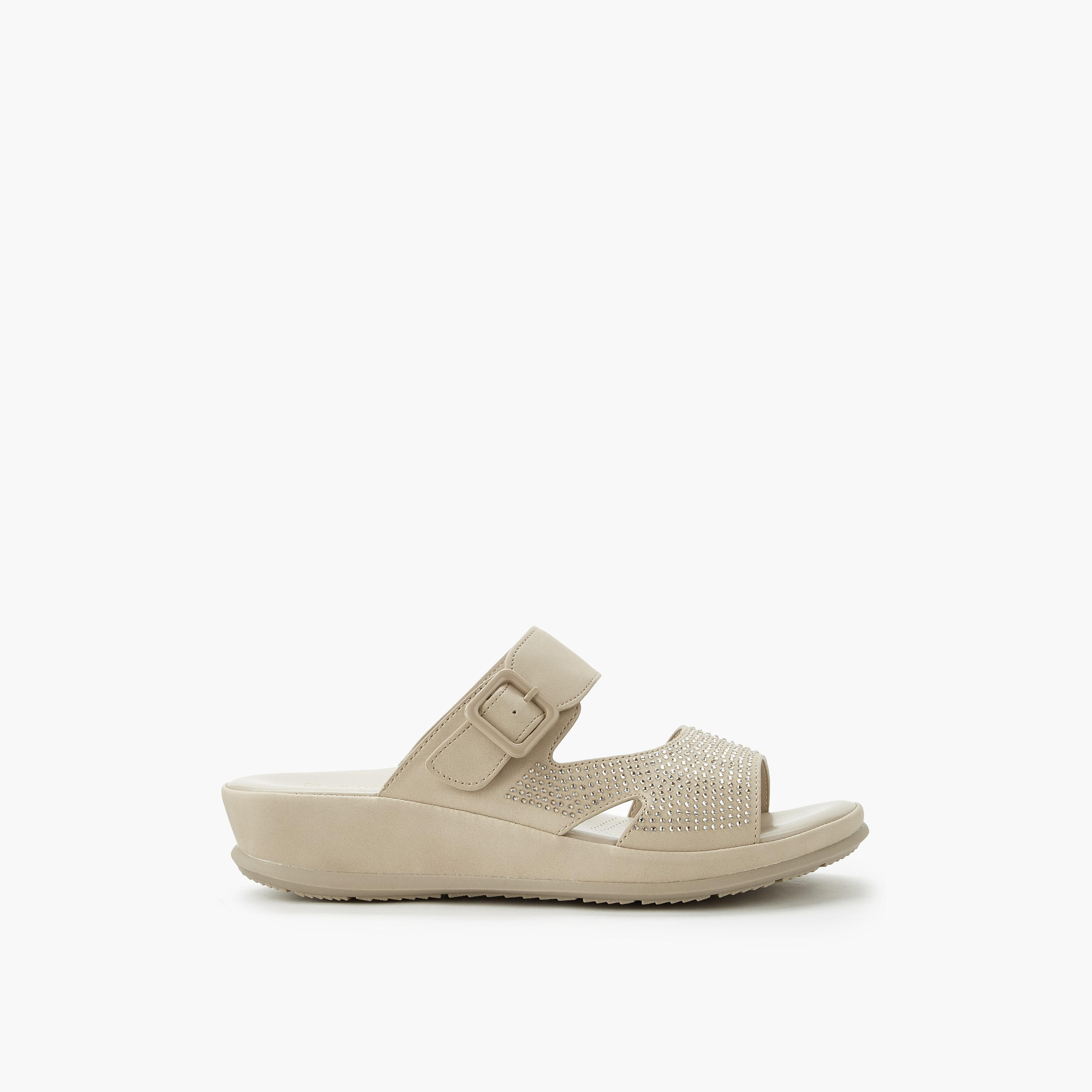 صندل مريح مزين بتفاصيل للنساء من لو كونفورت-women-shoes-flats-sandals-image-3