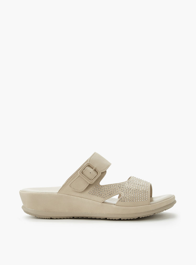 صندل مريح مزين بتفاصيل للنساء من لو كونفورت-women-shoes-flats-sandals-image-3