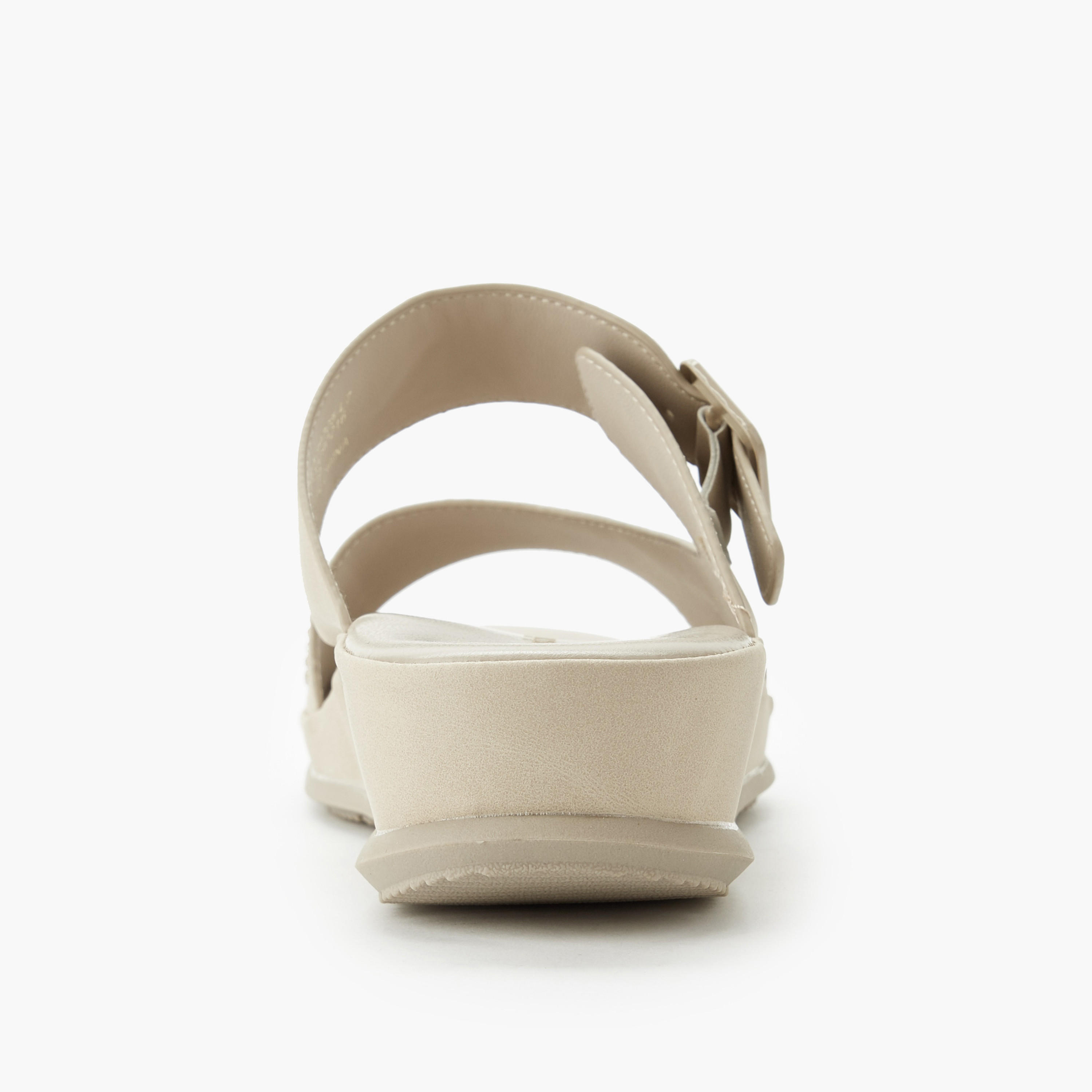 صندل مريح مزين بتفاصيل للنساء من لو كونفورت-women-shoes-flats-sandals-image-5