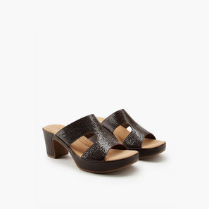 صندل سهل الارتداء وبارز الملمس بكعب سميك من فلورا بيلا-women-shoes-sandals-heeled-image-1