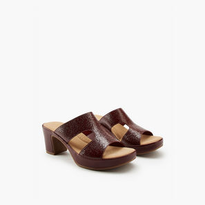 صندل سهل الارتداء وبارز الملمس بكعب سميك من فلورا بيلا-women-shoes-sandals-heeled-image-1