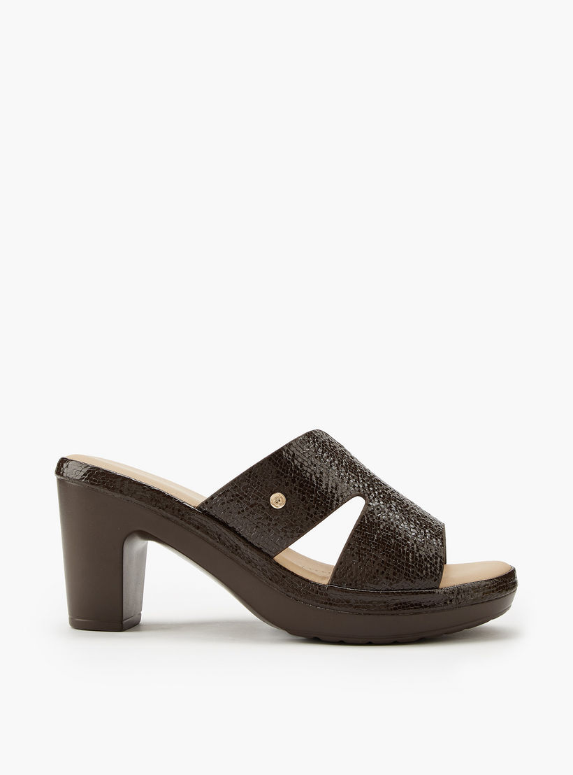 صندل سهل الارتداء وبارز الملمس بكعب سميك من فلورا بيلا-women-shoes-sandals-heeled-image-2