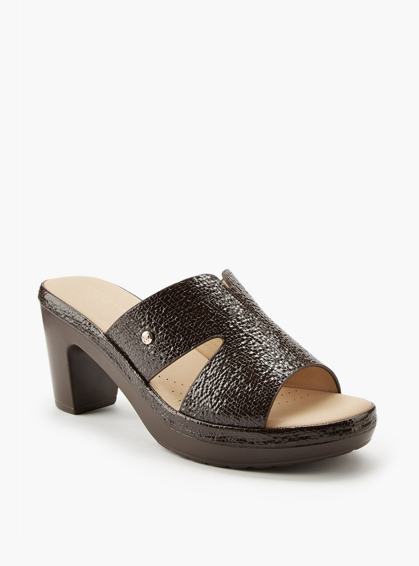 صندل سهل الارتداء وبارز الملمس بكعب سميك من فلورا بيلا-women-shoes-sandals-heeled-image-3