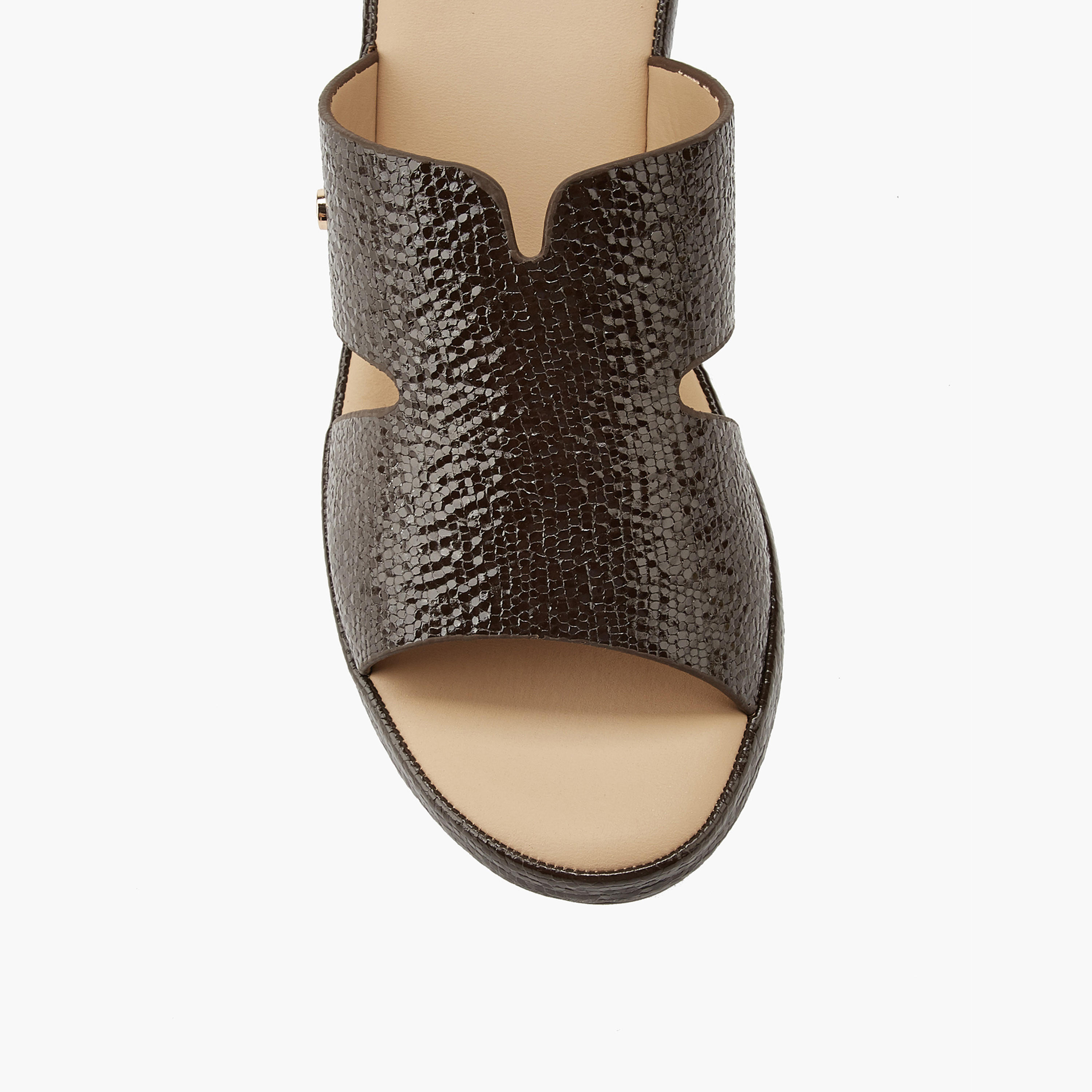 صندل سهل الارتداء وبارز الملمس بكعب سميك من فلورا بيلا-women-shoes-sandals-heeled-image-4