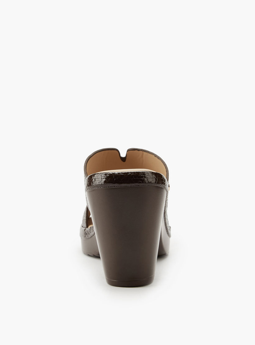 صندل سهل الارتداء وبارز الملمس بكعب سميك من فلورا بيلا-women-shoes-sandals-heeled-image-5