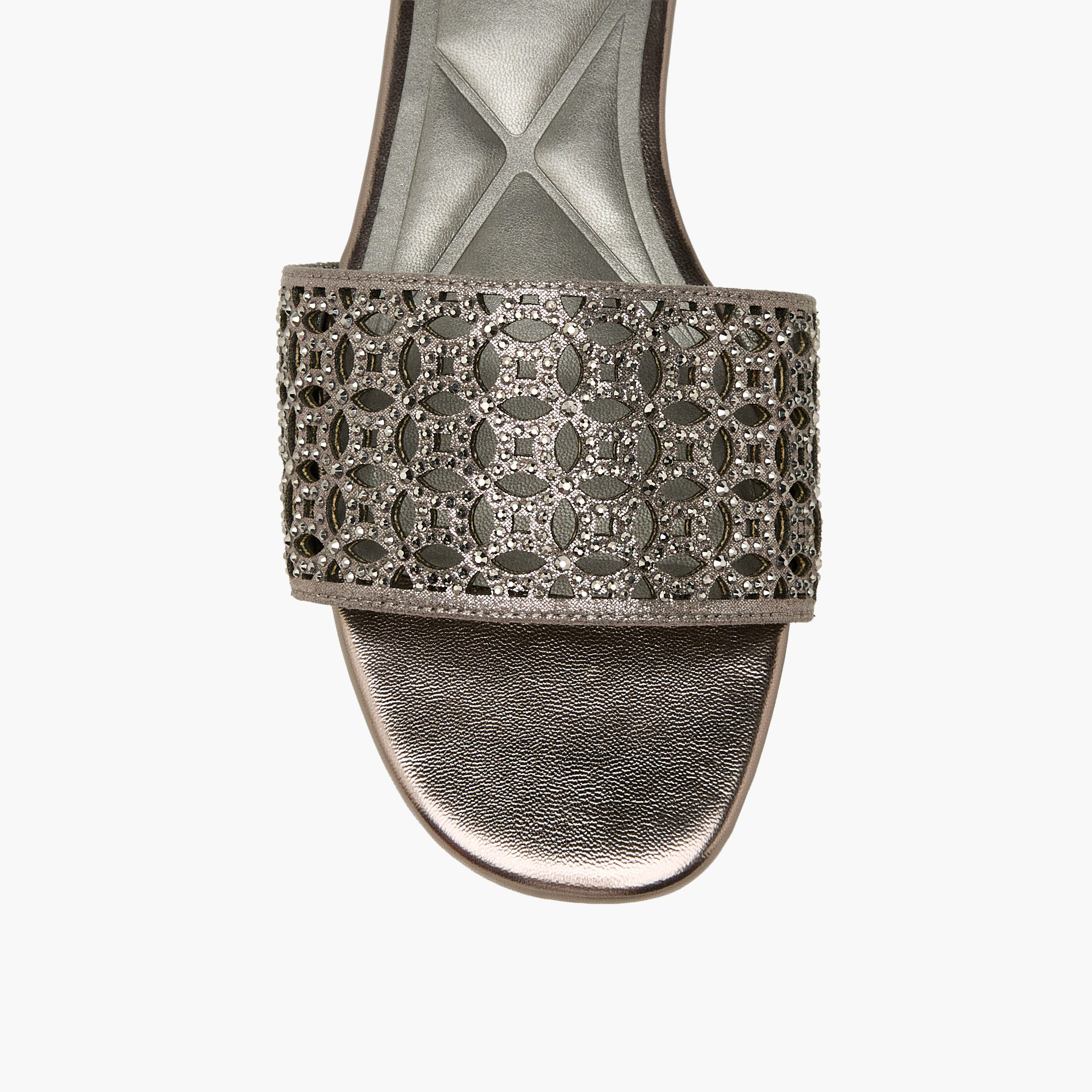 صندل مزين سهل الارتداء للنساء من سيليست-women-shoes-flats-sandals-image-4