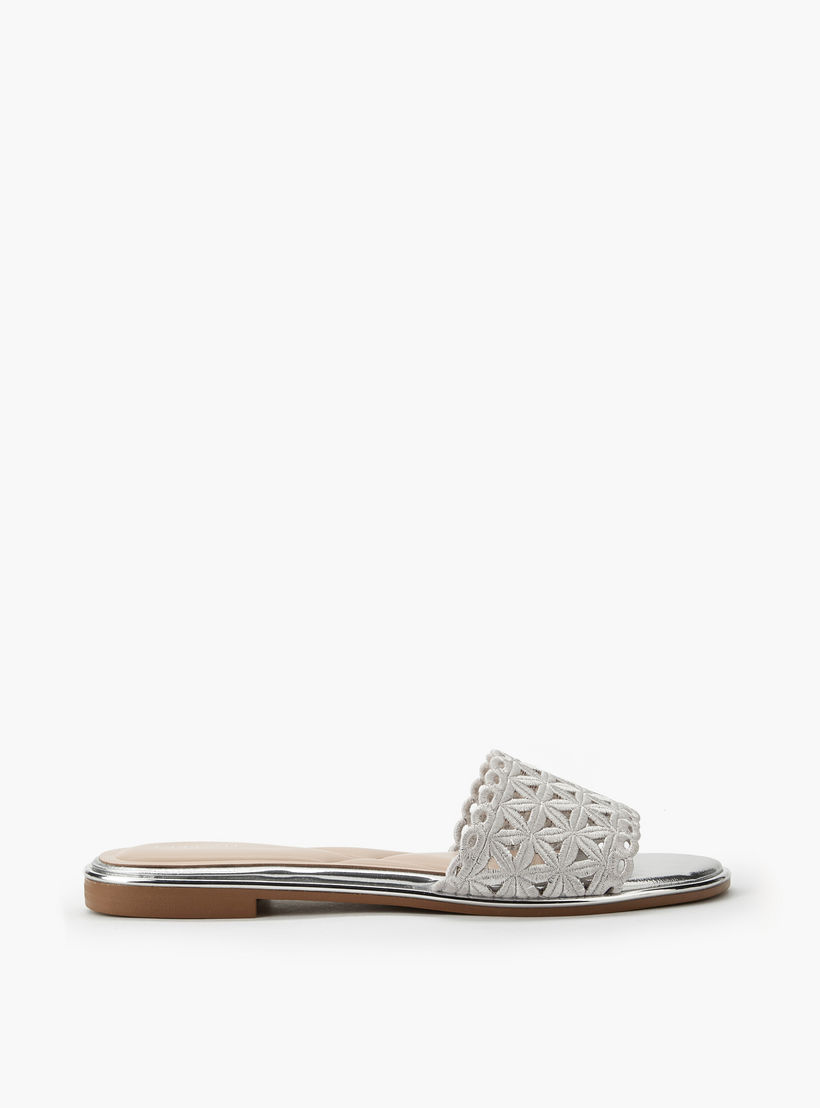 صندل مسطح بتفاصيل مفرغة بالليزر للنساء من سيليست-women-shoes-flats-sandals-image-2