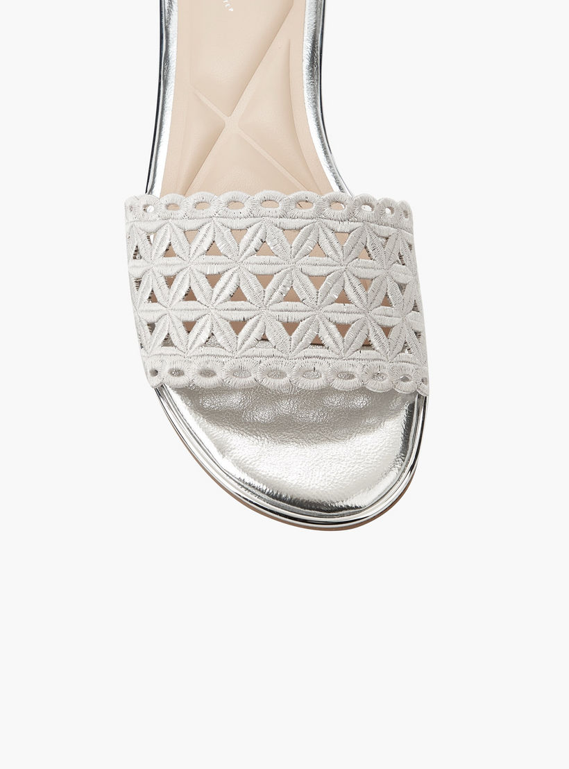 صندل مسطح بتفاصيل مفرغة بالليزر للنساء من سيليست-women-shoes-flats-sandals-image-4