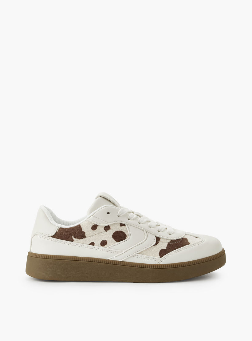حذاء سنيكرز برباط إغلاق للنساء من فلورا بيلا-women-shoes-sneakers-image-3