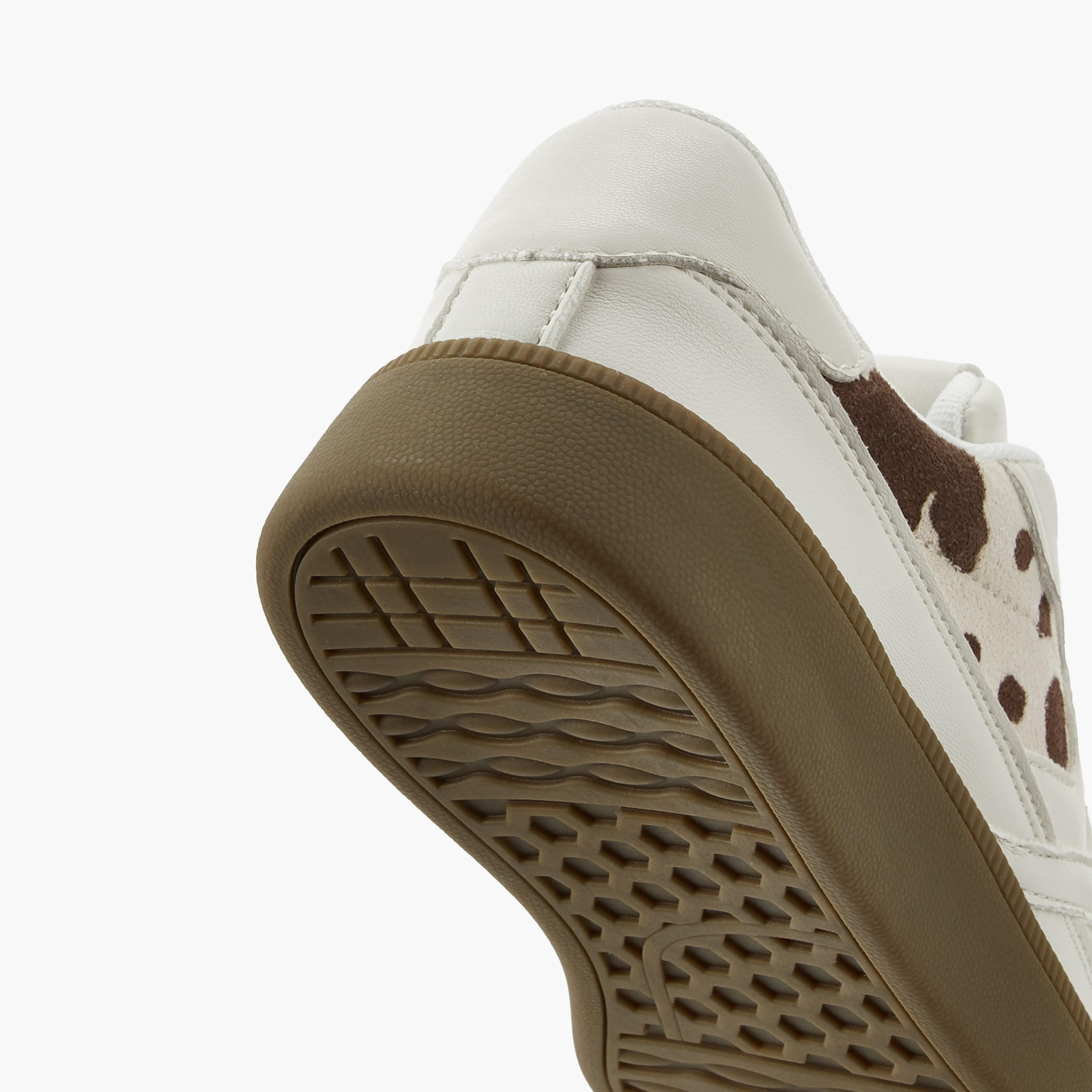حذاء سنيكرز برباط إغلاق للنساء من فلورا بيلا-women-shoes-sneakers-image-5