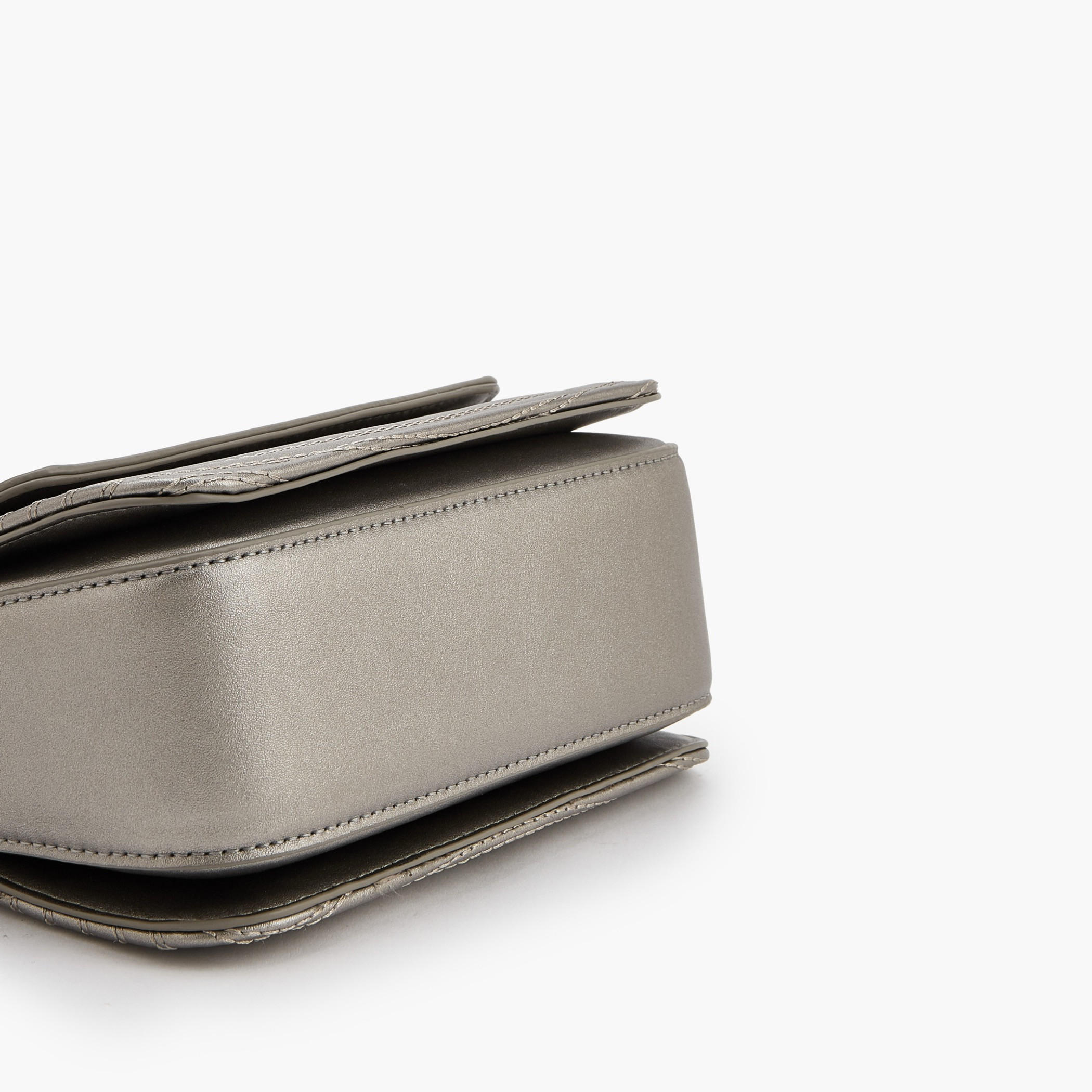 Flora Bella Textured Crossbody Bag with Chain Strap-women-bagsandwallets-handbags-image-6