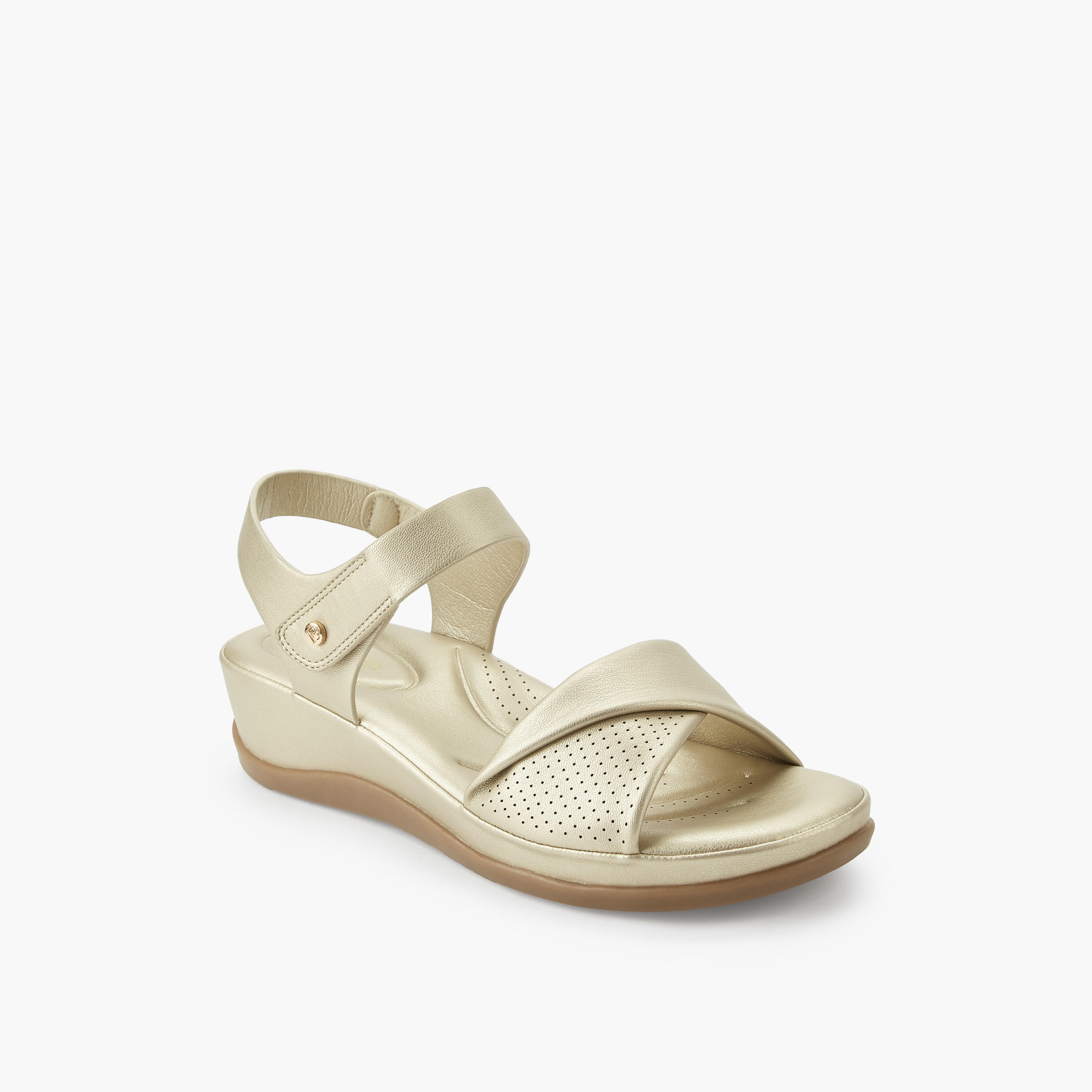 صندل مثقب بشريط إغلاق للنساء من فلورا بيلا-women-shoes-flats-sandals-image-2