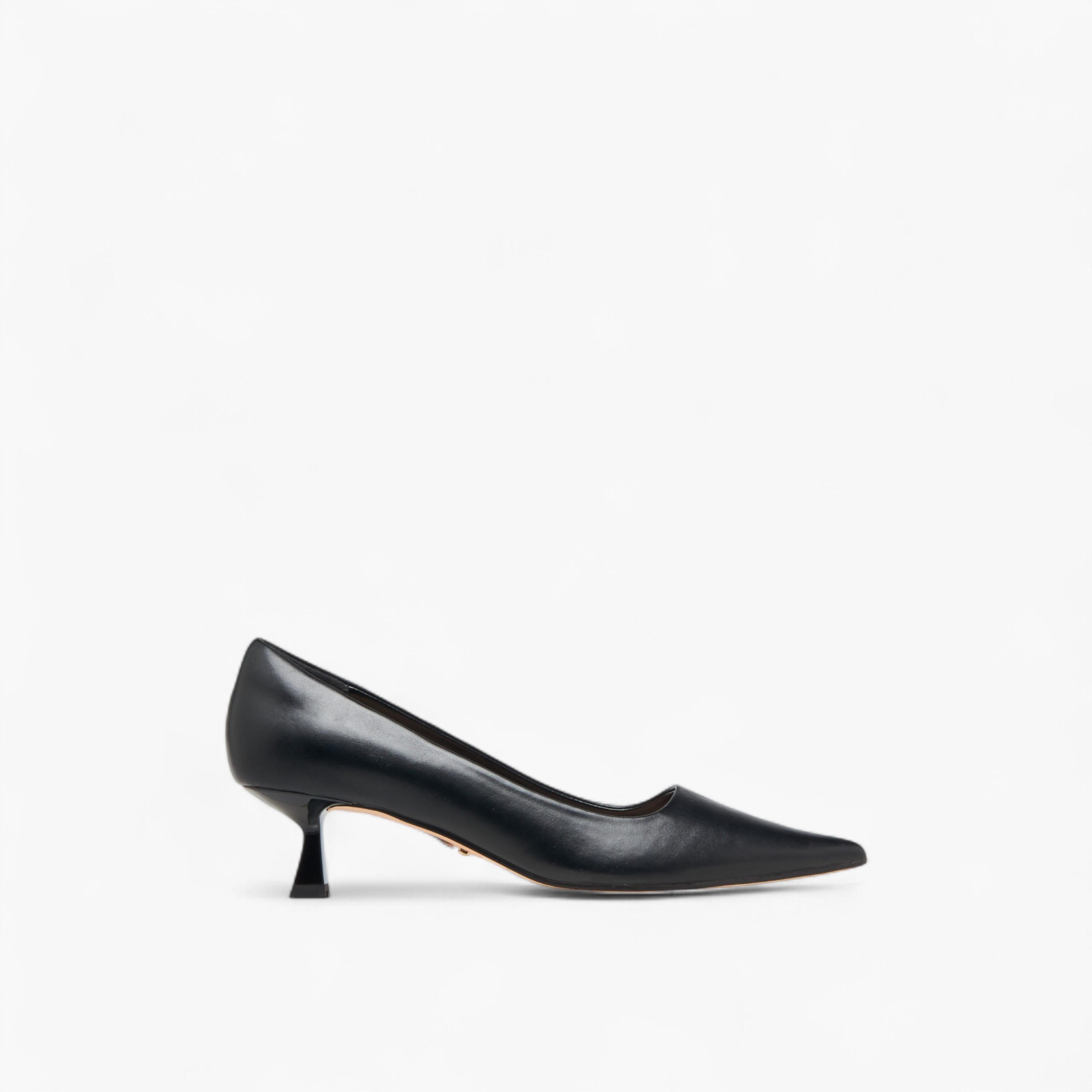 حذاء سادة بمقدمة مدببة وكعب صغير للنساء من بابريكا-women-shoes-sandals-heeled-image-3