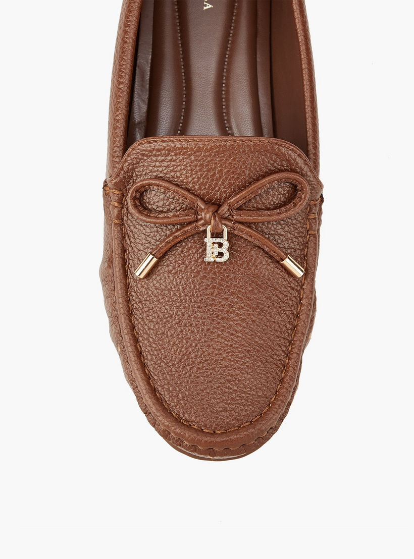 حذاء موكاسين بارز الملمس سهل الارتداء بفيونكة من فلورا بيلا-women-shoes-flats-moccasins-image-4