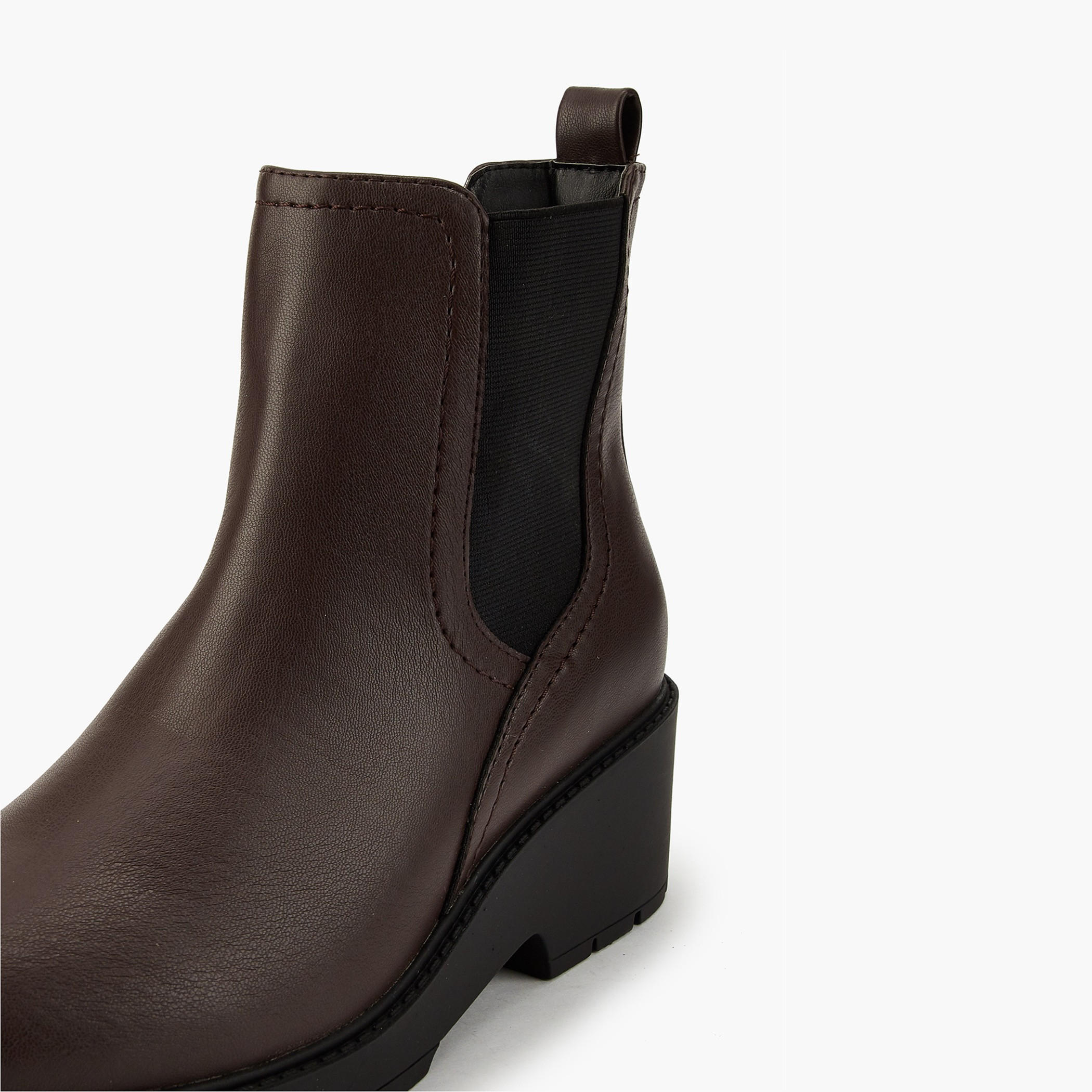 بوت سهل الارتداء بطول الكاحل وجزء مطاطي للنساء من فلورا بيلا-women-shoes-boots-image-4