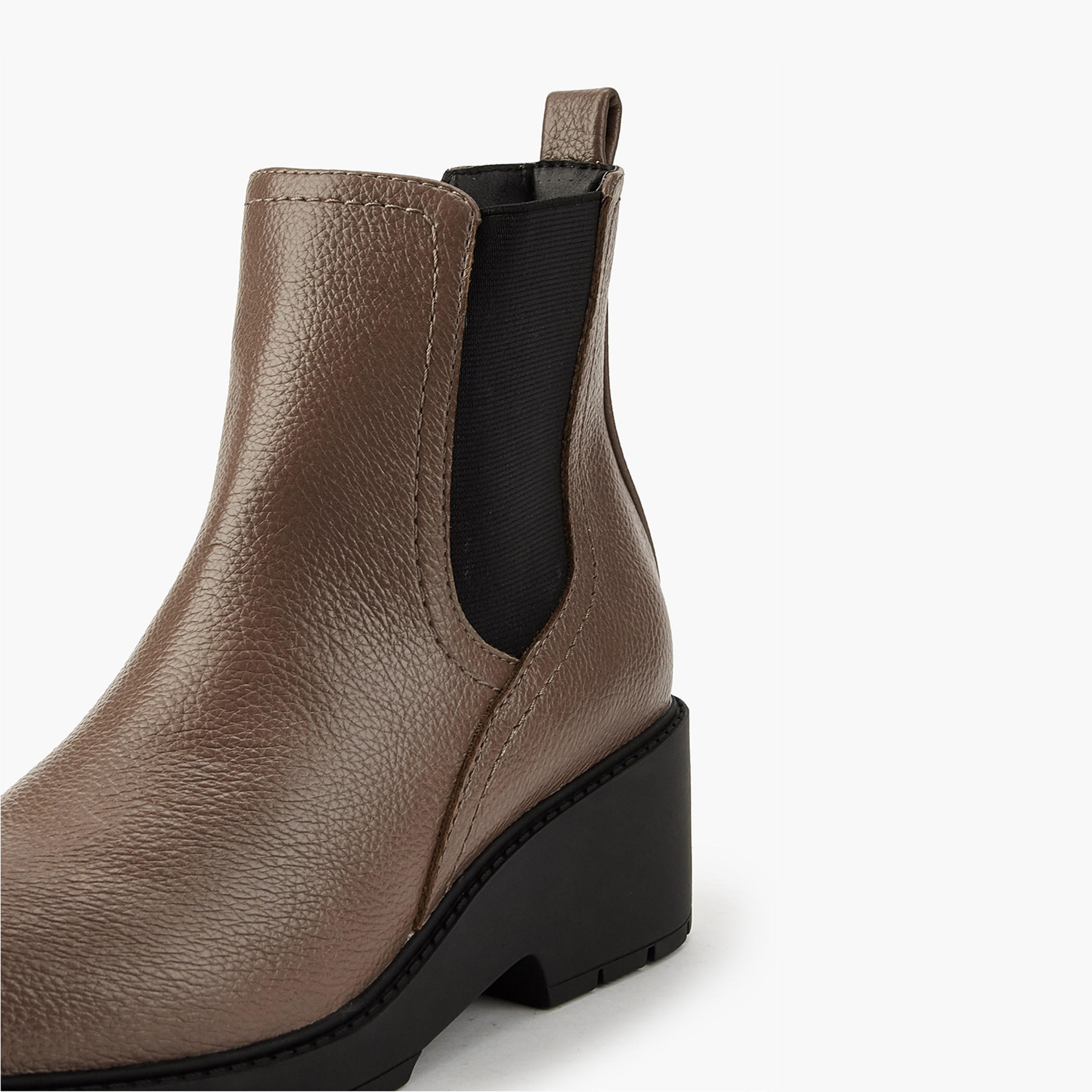 بوت سهل الارتداء بطول الكاحل وجزء مطاطي للنساء من فلورا بيلا-women-shoes-boots-image-4