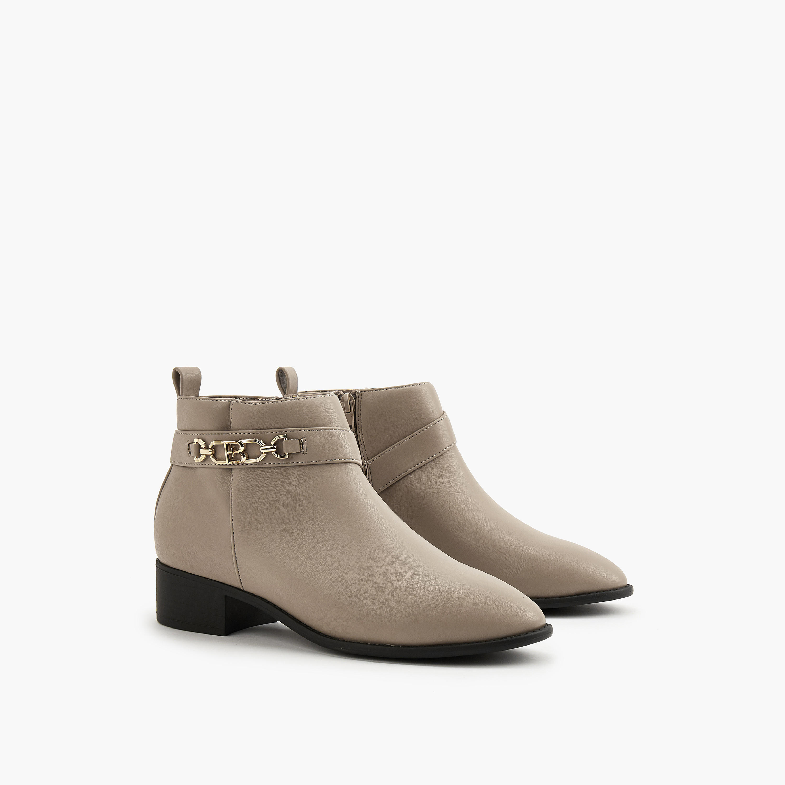 بوت كاحل بسحاب إغلاق وزينة سلسلة من فلورا بيلا-women-shoes-boots-image-1