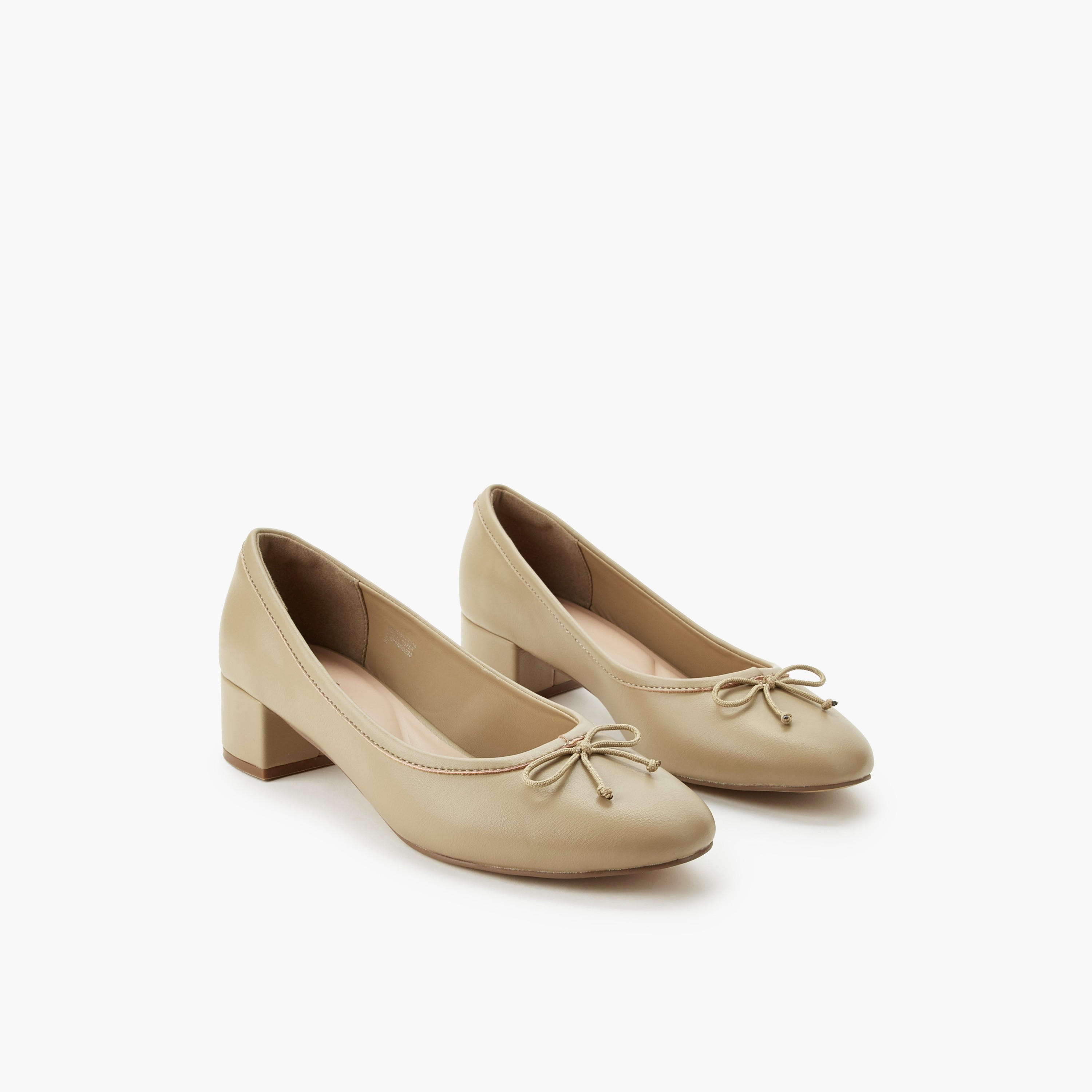 حذاء بومب بكعب سميك وتفاصيل فيونكة للنساء من سيليست-women-shoes-sandals-heeled-image-1