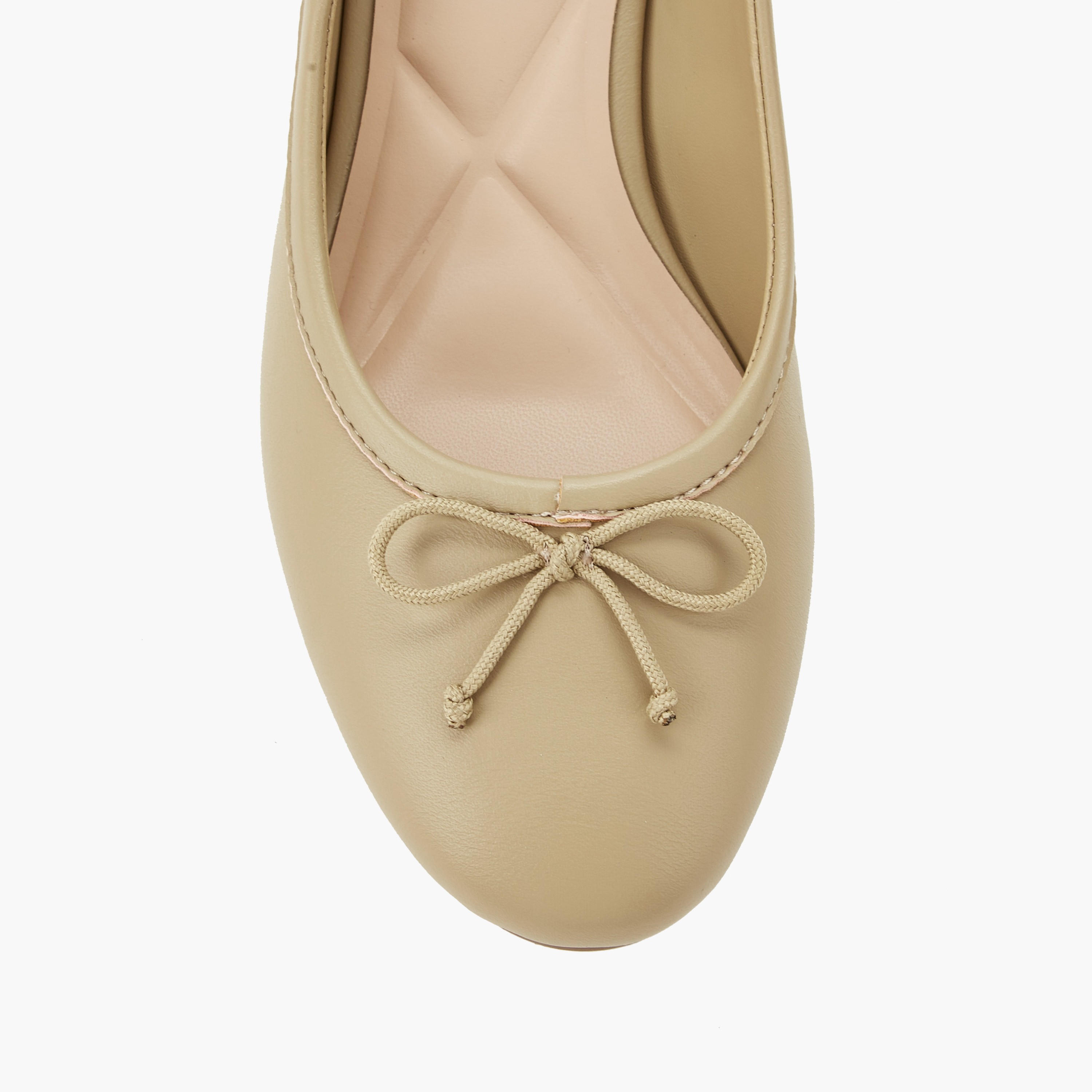 حذاء بومب بكعب سميك وتفاصيل فيونكة للنساء من سيليست-women-shoes-sandals-heeled-image-4