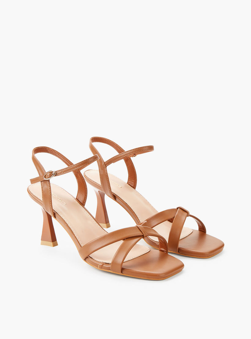 صندل بأحزمة متقاطعة وبكعب عريض من الحافة للنساء من بابريكا-women-shoes-sandals-heeled-image-1