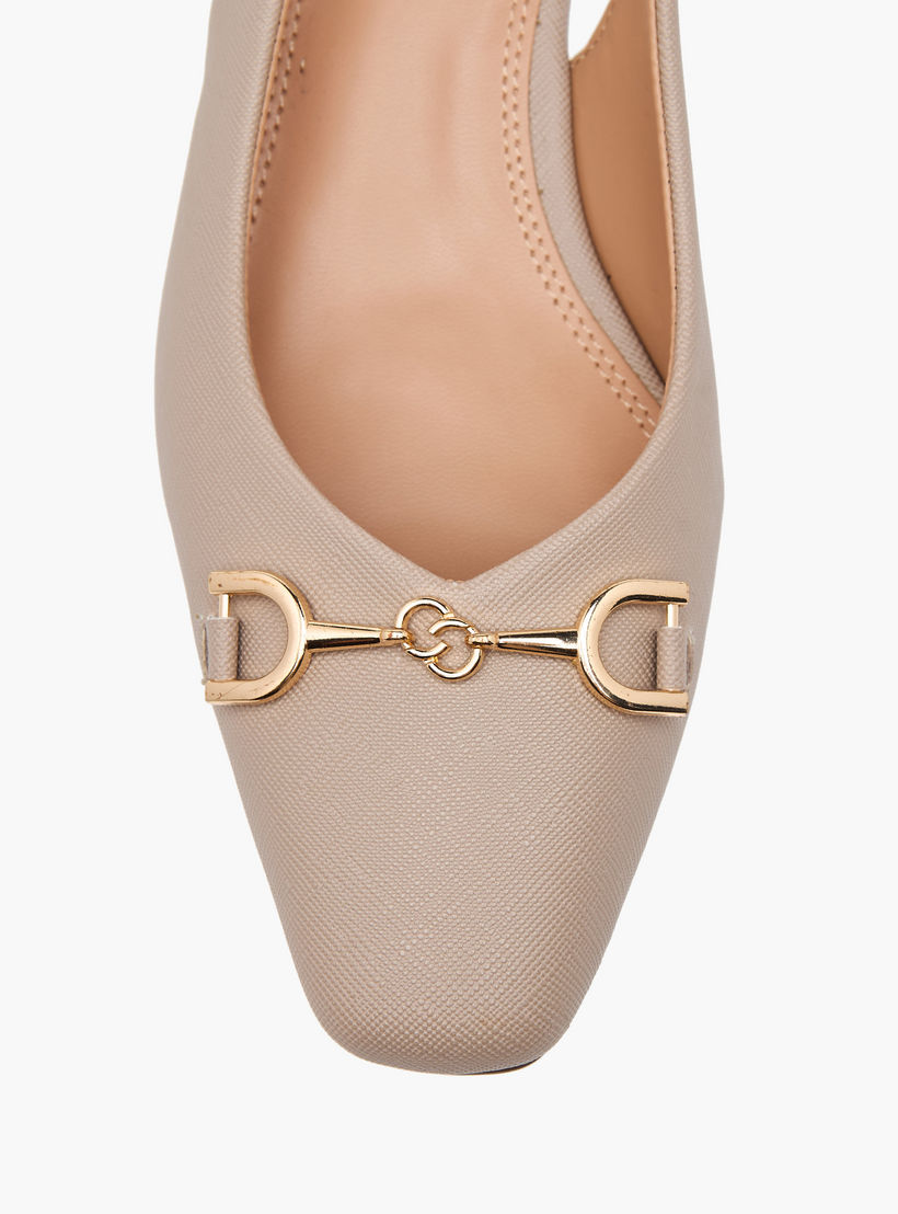 حذاء سادة بزينة معدنية وحزام خلفي وكعب سميك للنساء من سيليست-women-shoes-heels-image-4