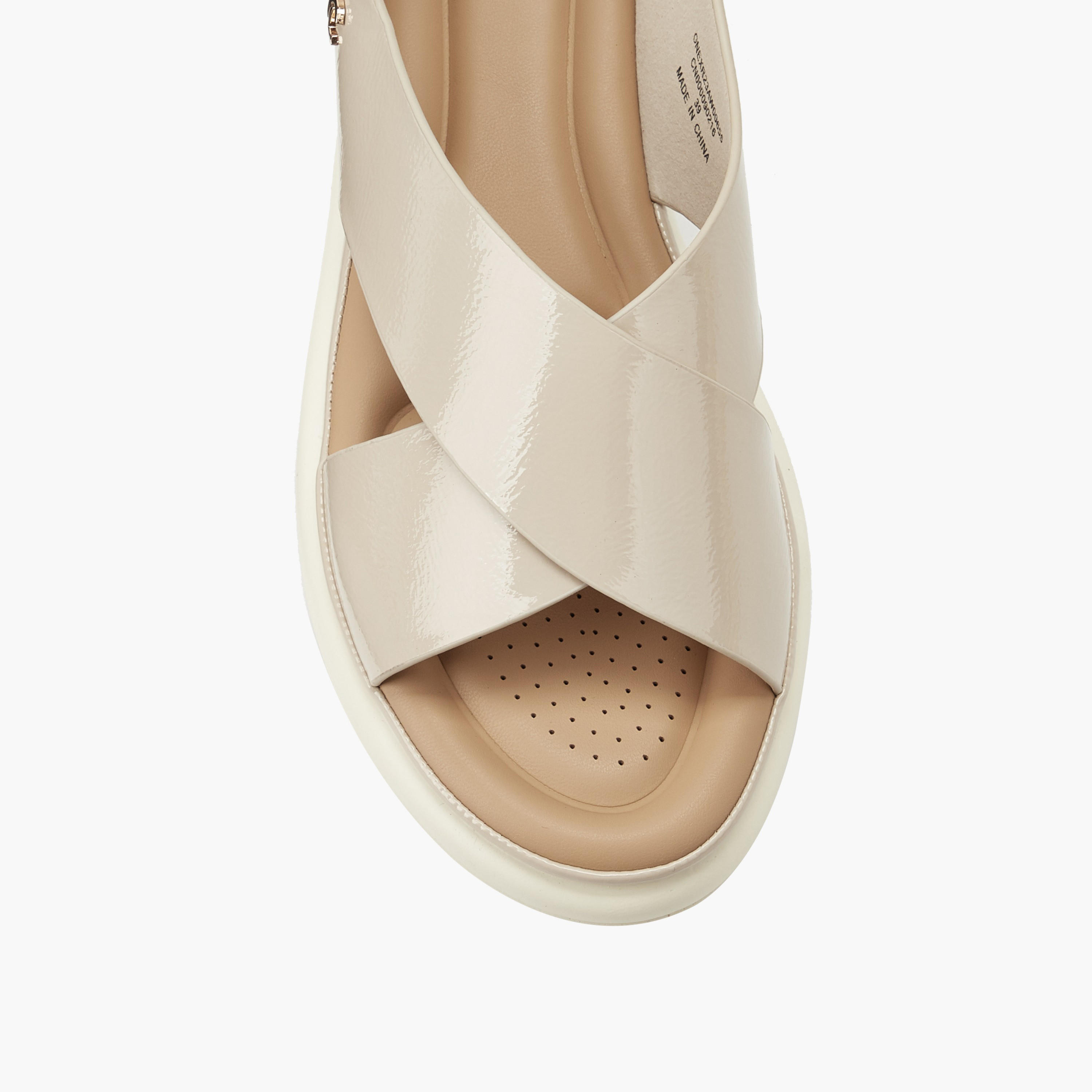 صندل بشريط إغلاق للنساء من لو كونفورت-women-shoes-sandals-flats-image-4