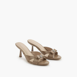صندل مزين بفيونكة سهل الارتداء بكعب مدبب من فلورا بيلا-women-shoes-sandals-heeled-image-1
