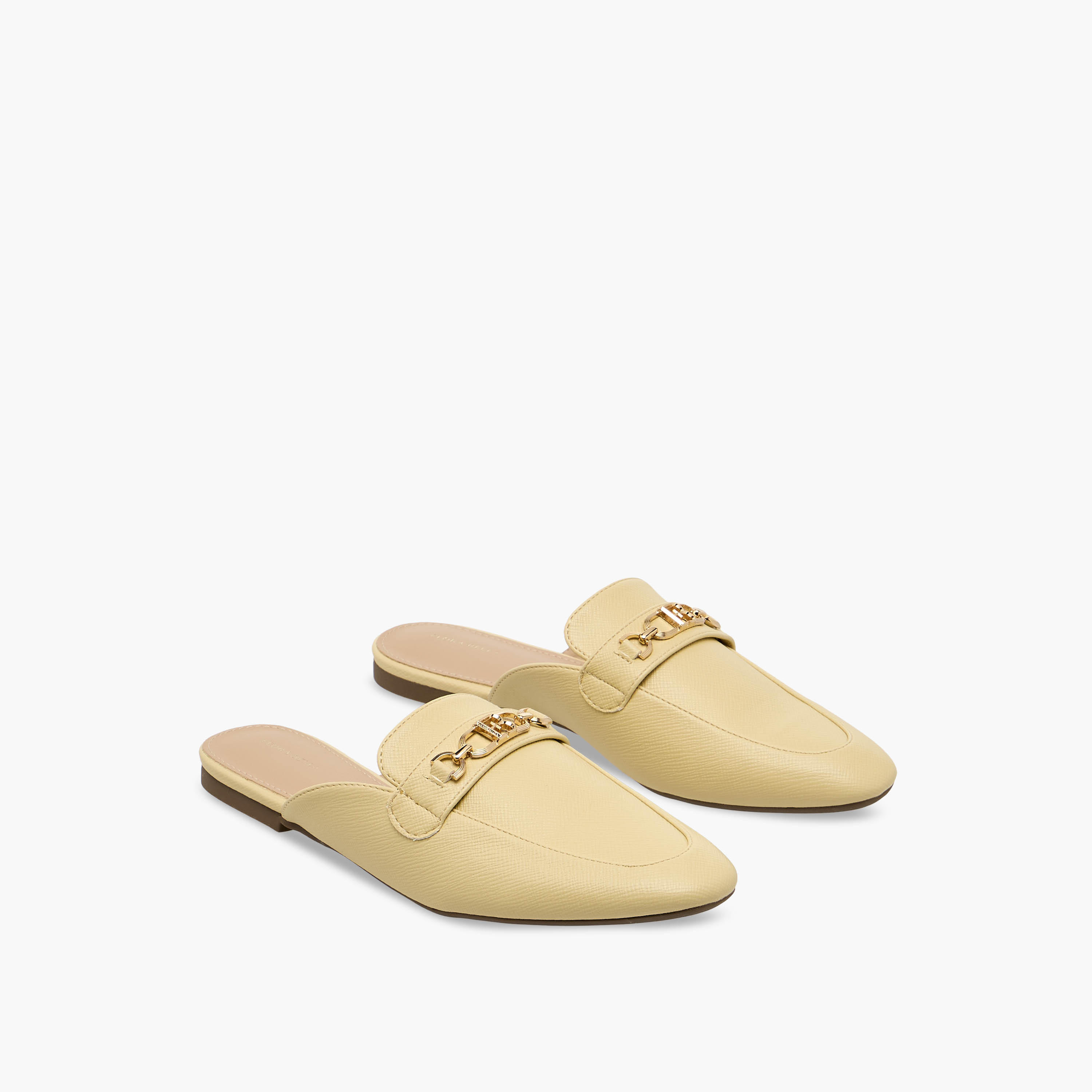 حذاء ميول بزينة معدن للنساء من فلورا بيلا-women-shoes-flats-mules-image-1