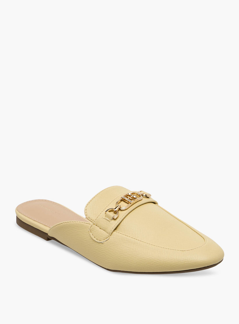 حذاء ميول بزينة معدن للنساء من فلورا بيلا-women-shoes-flats-mules-image-2