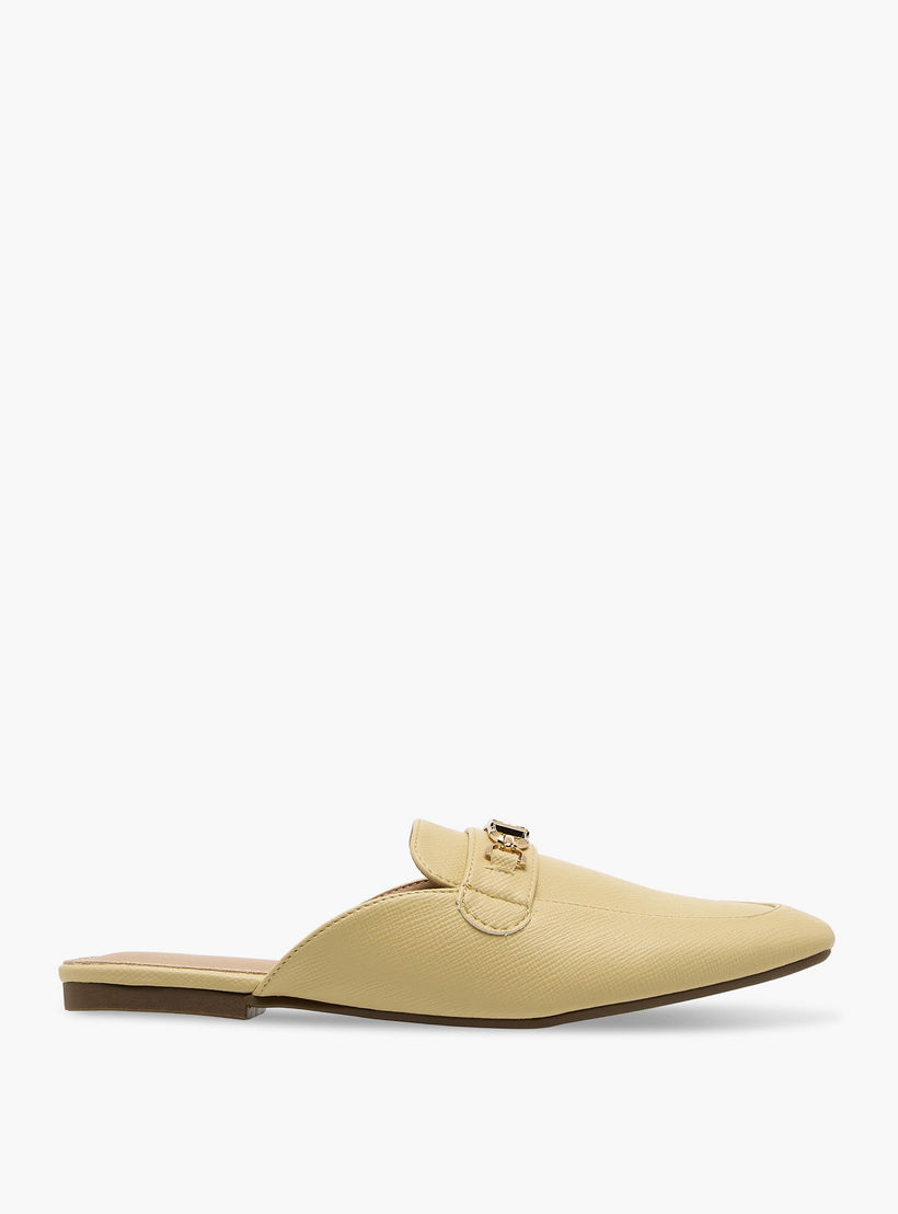 حذاء ميول بزينة معدن للنساء من فلورا بيلا-women-shoes-flats-mules-image-3