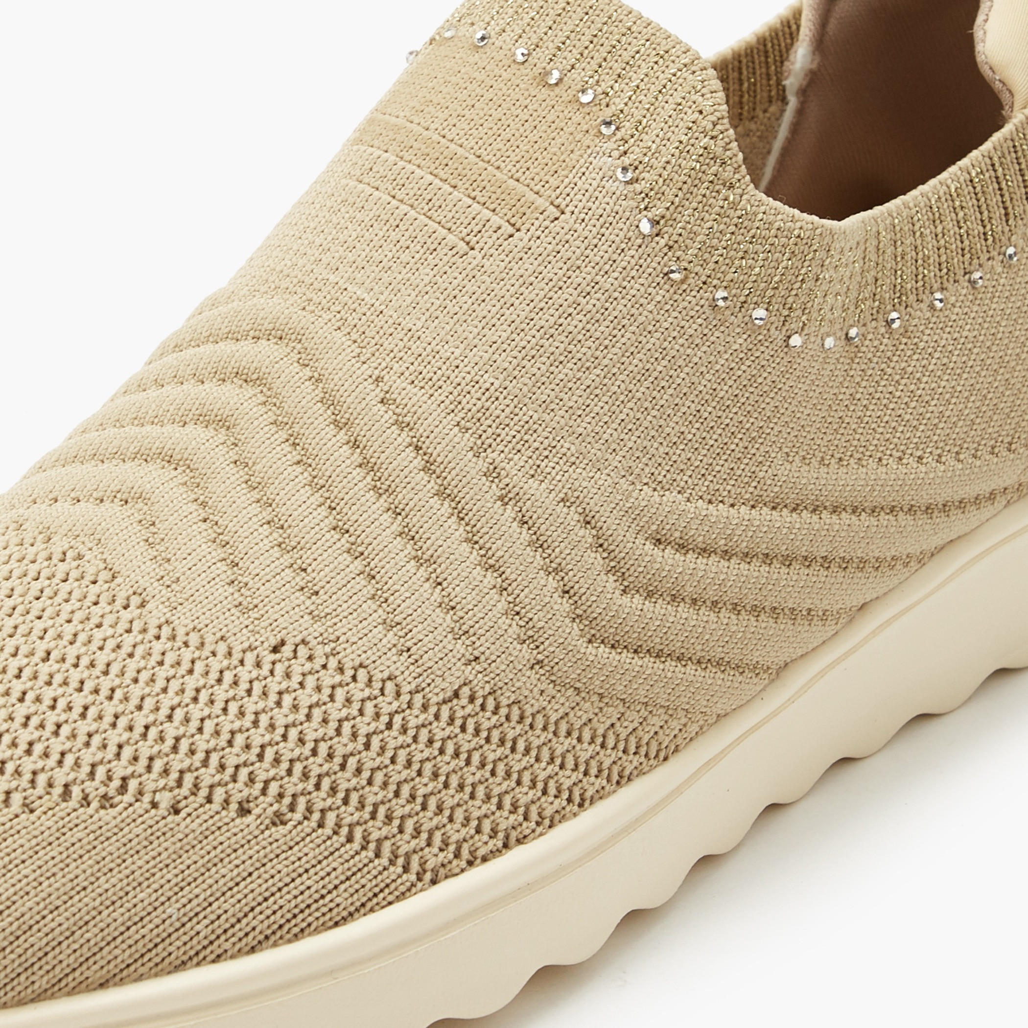 حذاء مزين للنساء من لو كونفورت-women-shoes-sneakers-image-4