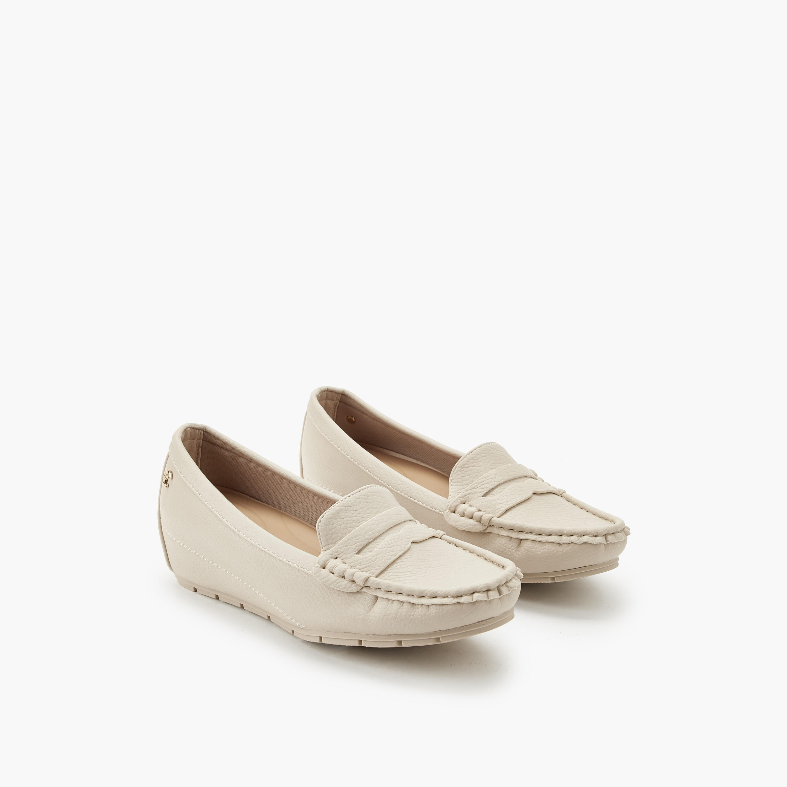 حذاء سهل الارتداء بكعب ويدج للنساء من لو كونفورت-women-shoes-loafersandmoccasins-image-1