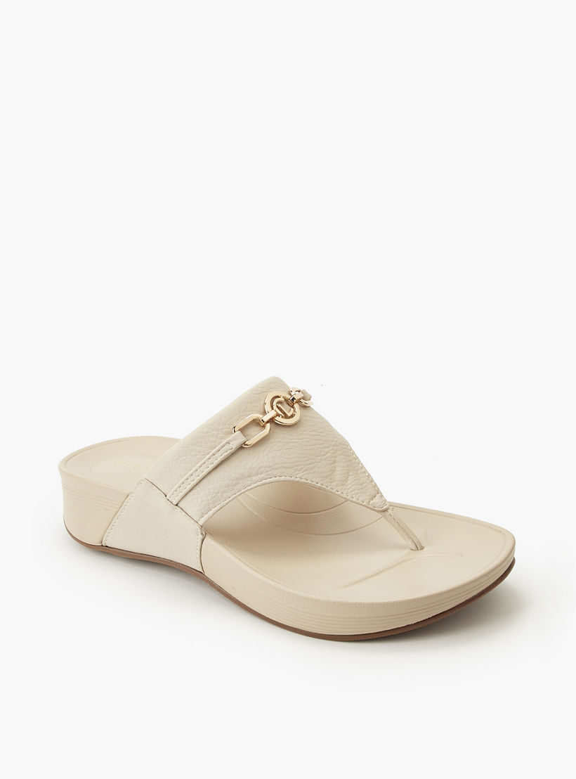 Le Confort Women Chain Detail Thong Sandals-women-shoes-sandals-flats-image-2