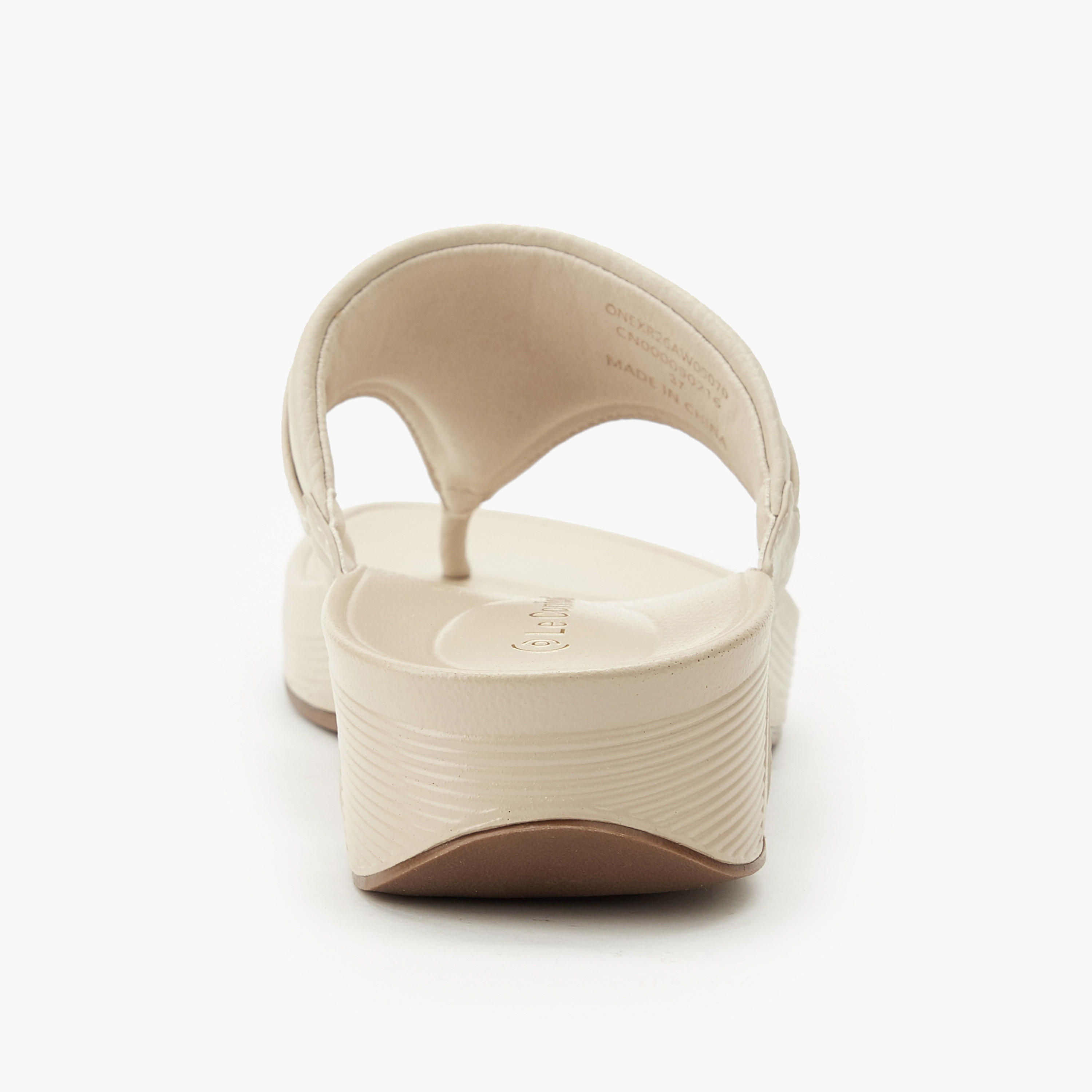 Le Confort Women Chain Detail Thong Sandals-women-shoes-sandals-flats-image-5