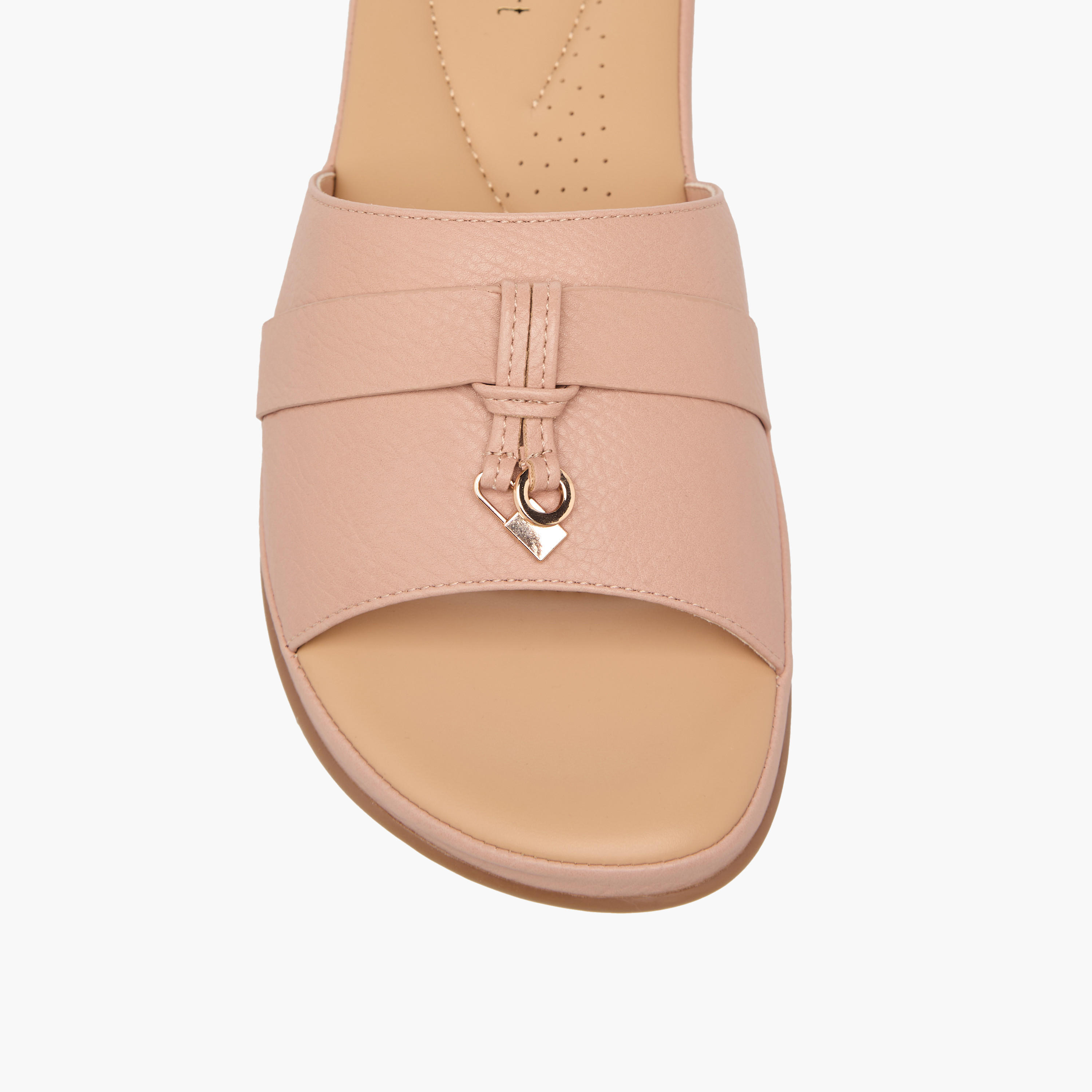 صندل سهل الارتداء بتزيينات للنساء من لو كونفورت-women-shoes-flats-sandals-image-4