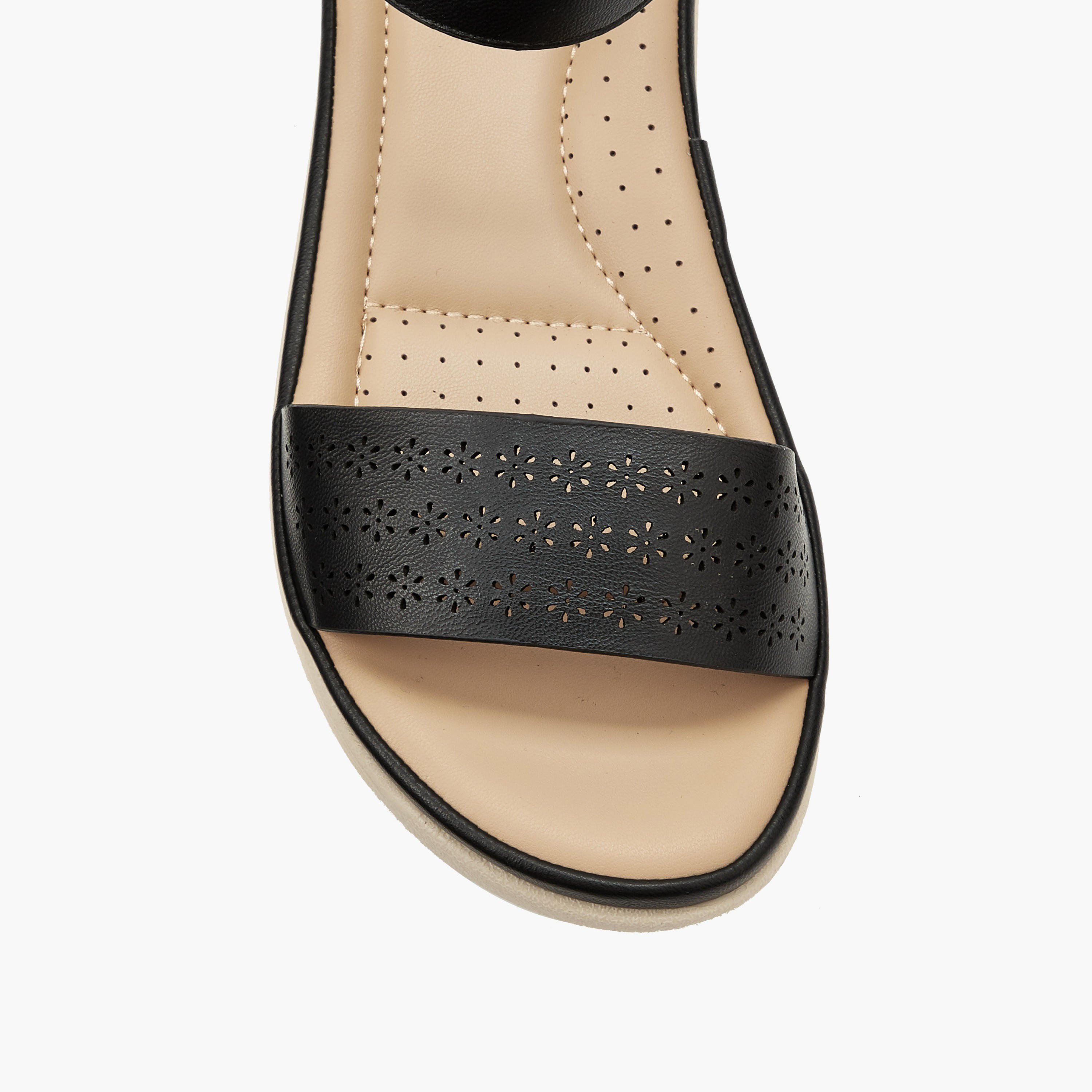 صندل بتفاصيل مثقبة للنساء من لو كونفورت-women-shoes-flats-sandals-image-4