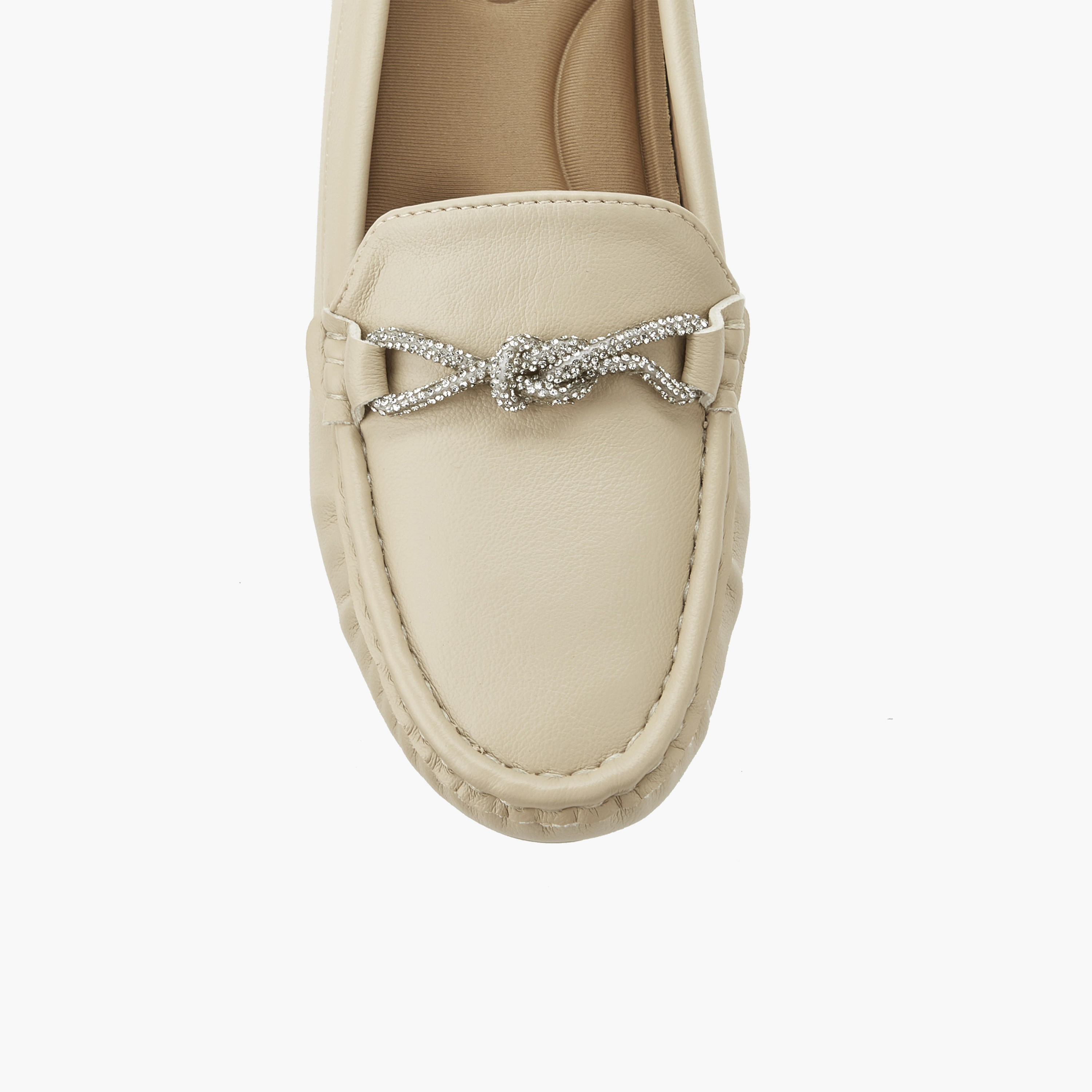 حذاء خفيف مزين بتفاصيل للنساء من لو كونفورت-women-shoes-flats-moccasins-image-4
